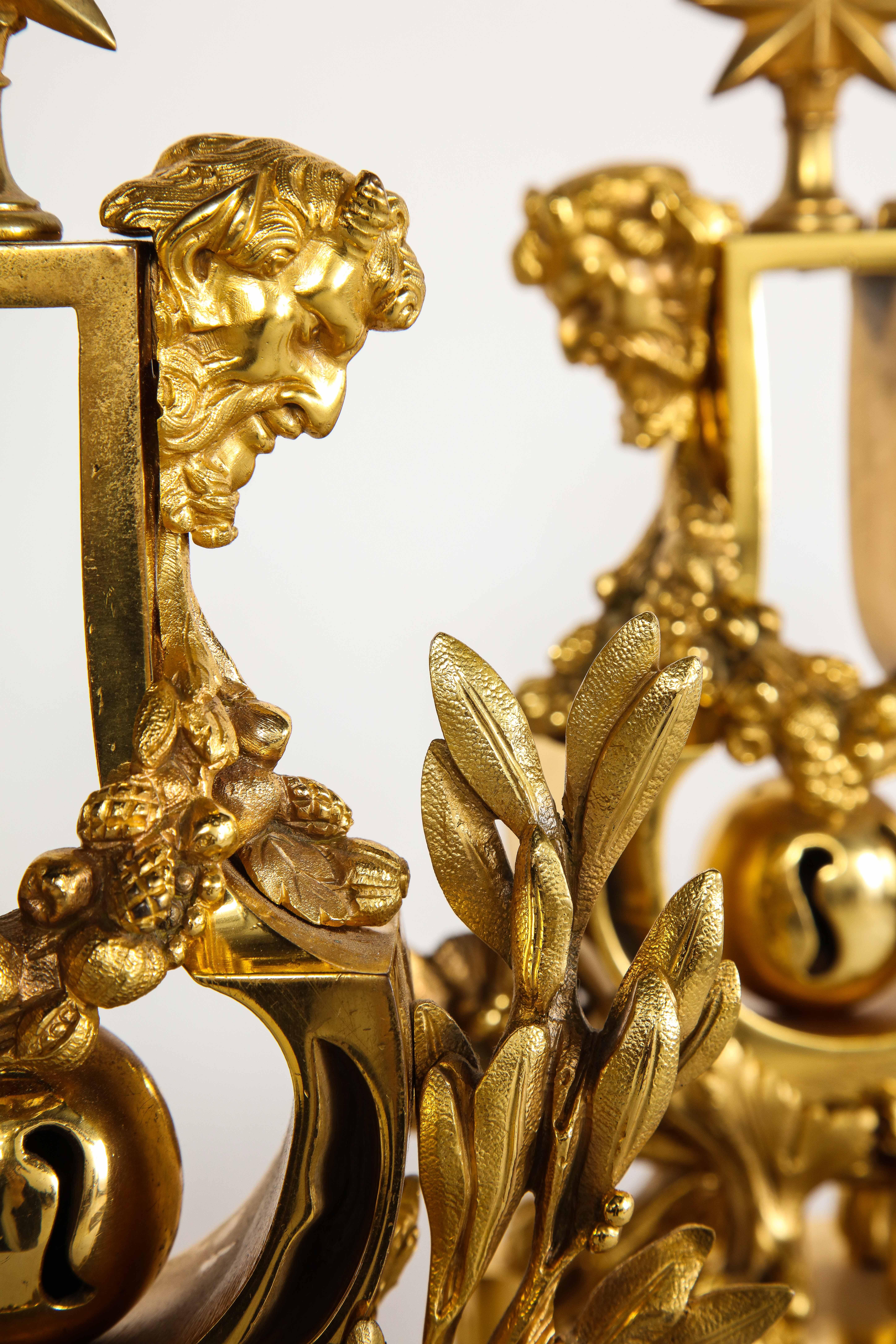 Paire de chenets anciens français de style Louis XVI en bronze doré en forme de lyre en vente 2