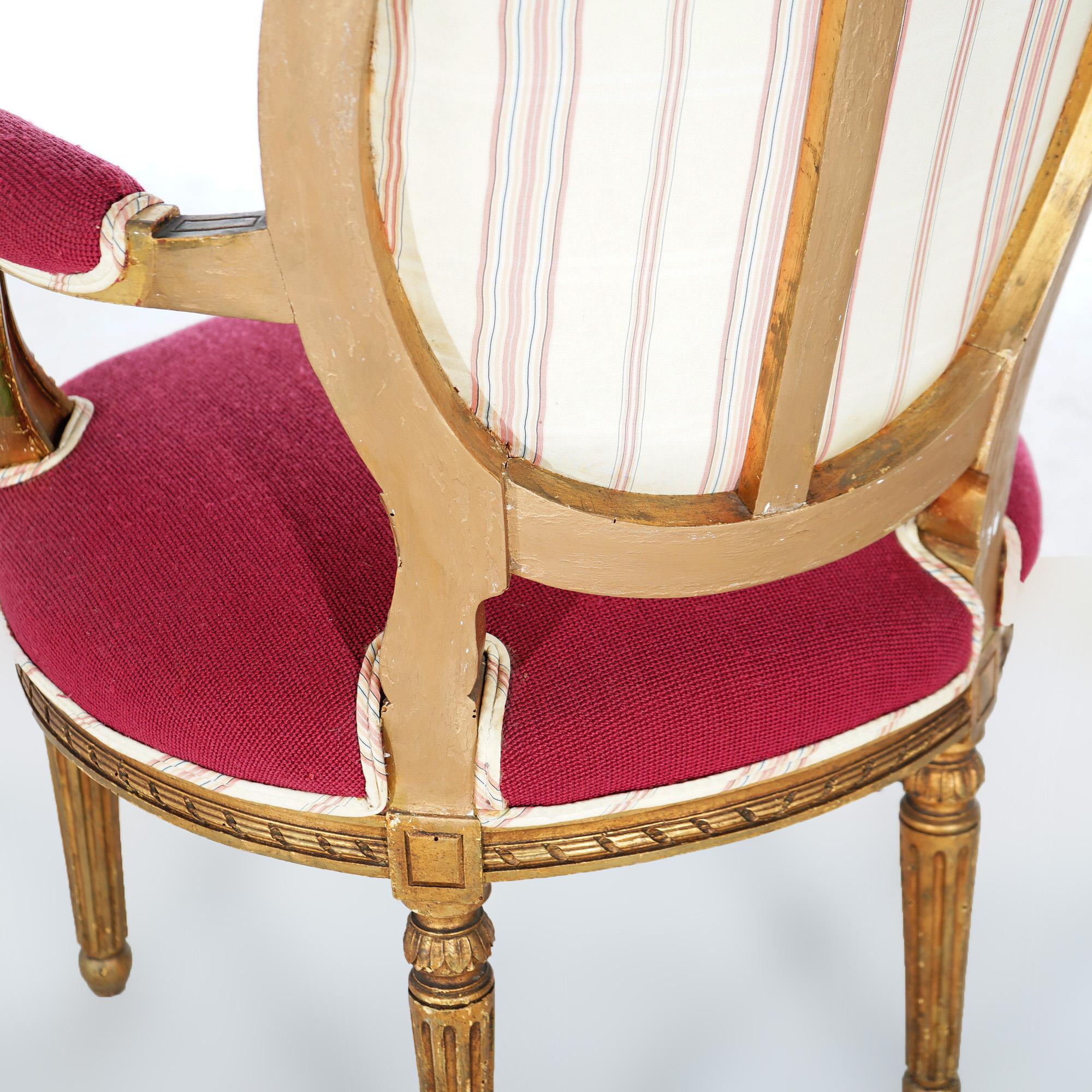 Paire de fauteuils français anciens de style Louis XVI en bois doré, vers 1920 en vente 3