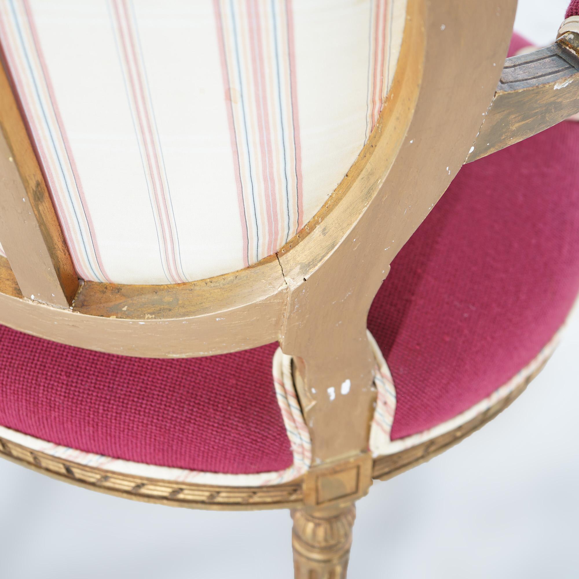 Paire de fauteuils français anciens de style Louis XVI en bois doré, vers 1920 en vente 5