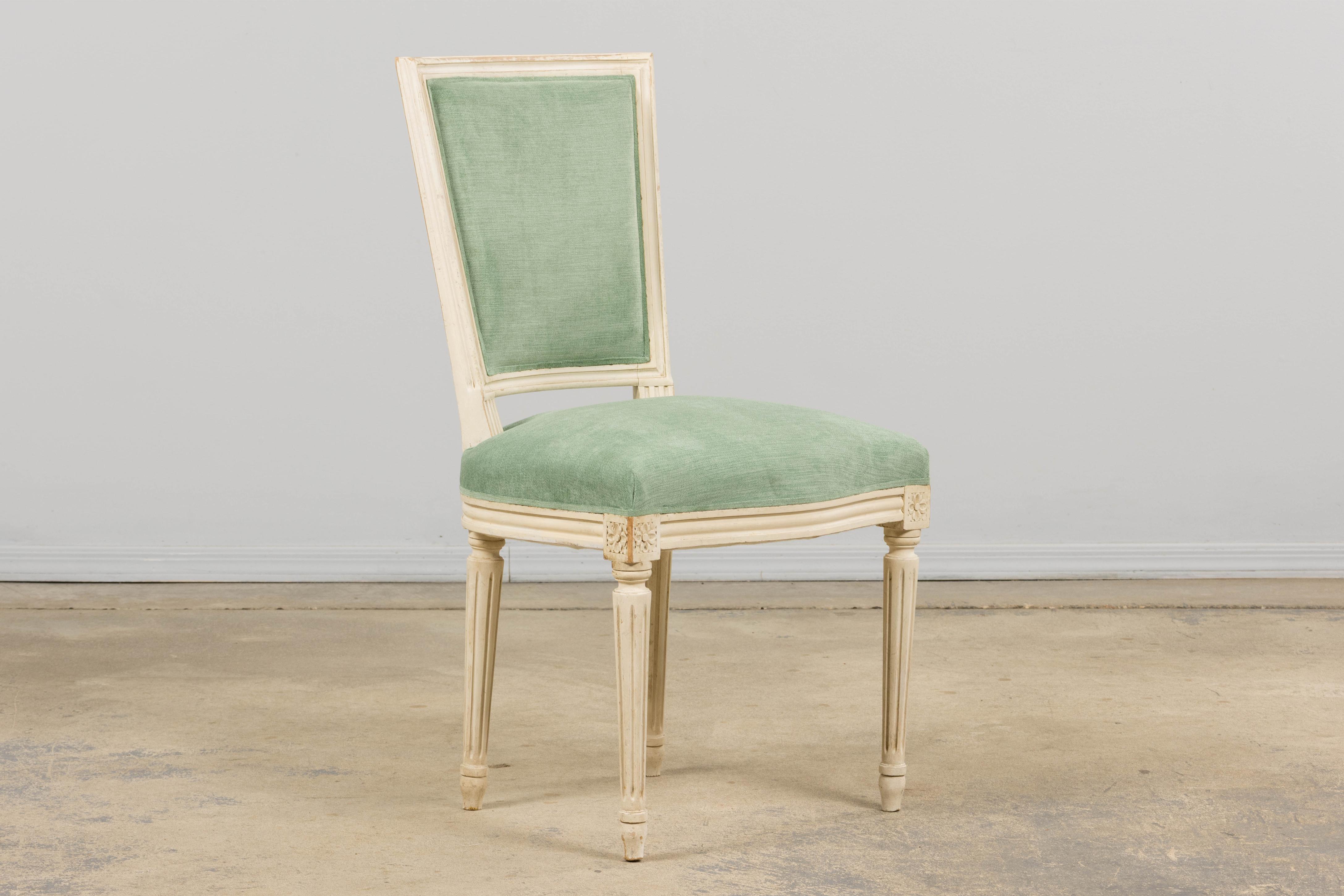 Pareja de Sillones Franceses Antiguos Estilo Luis XVI Pintados en Verde Mar en venta 11