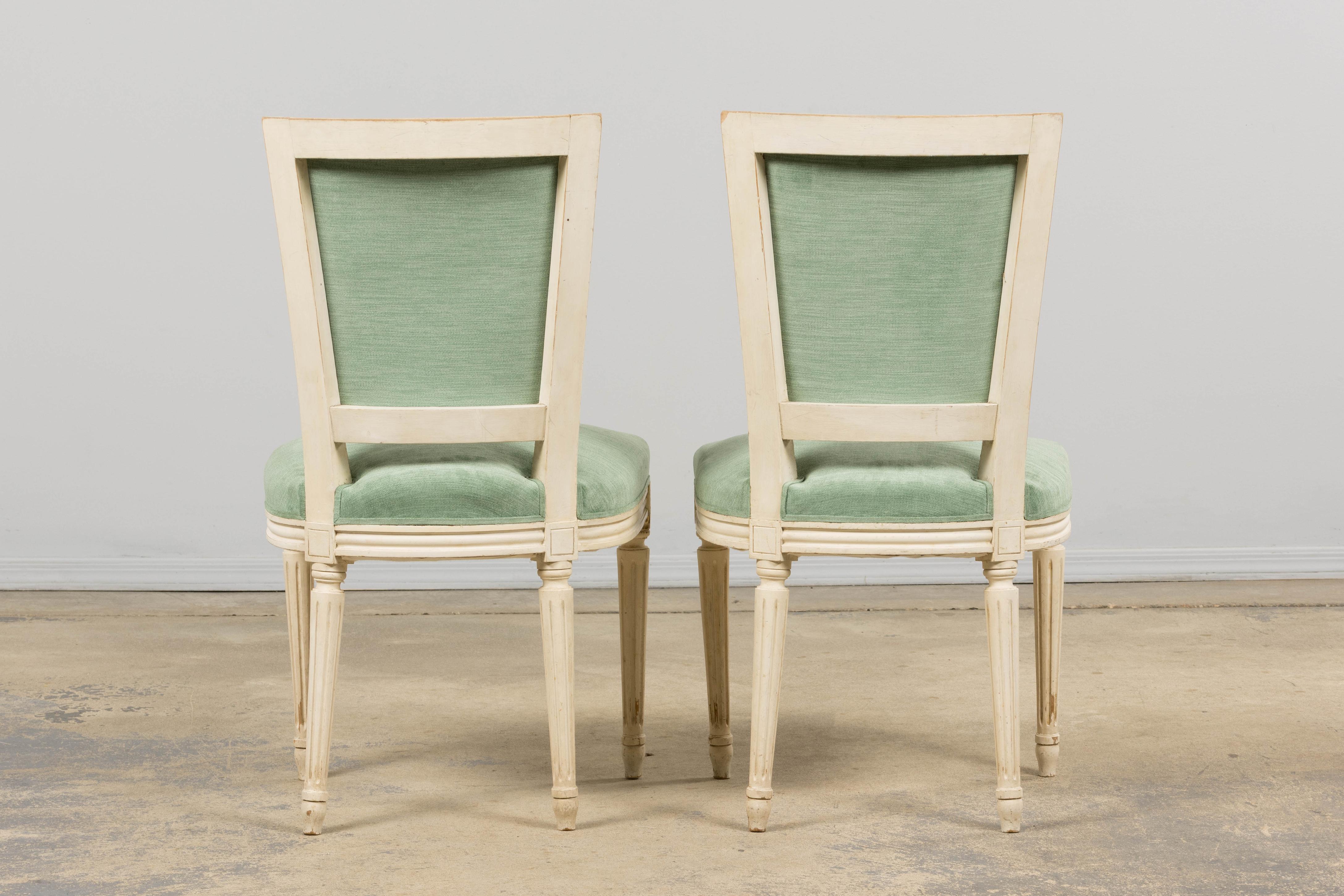 Pareja de Sillones Franceses Antiguos Estilo Luis XVI Pintados en Verde Mar en venta 13