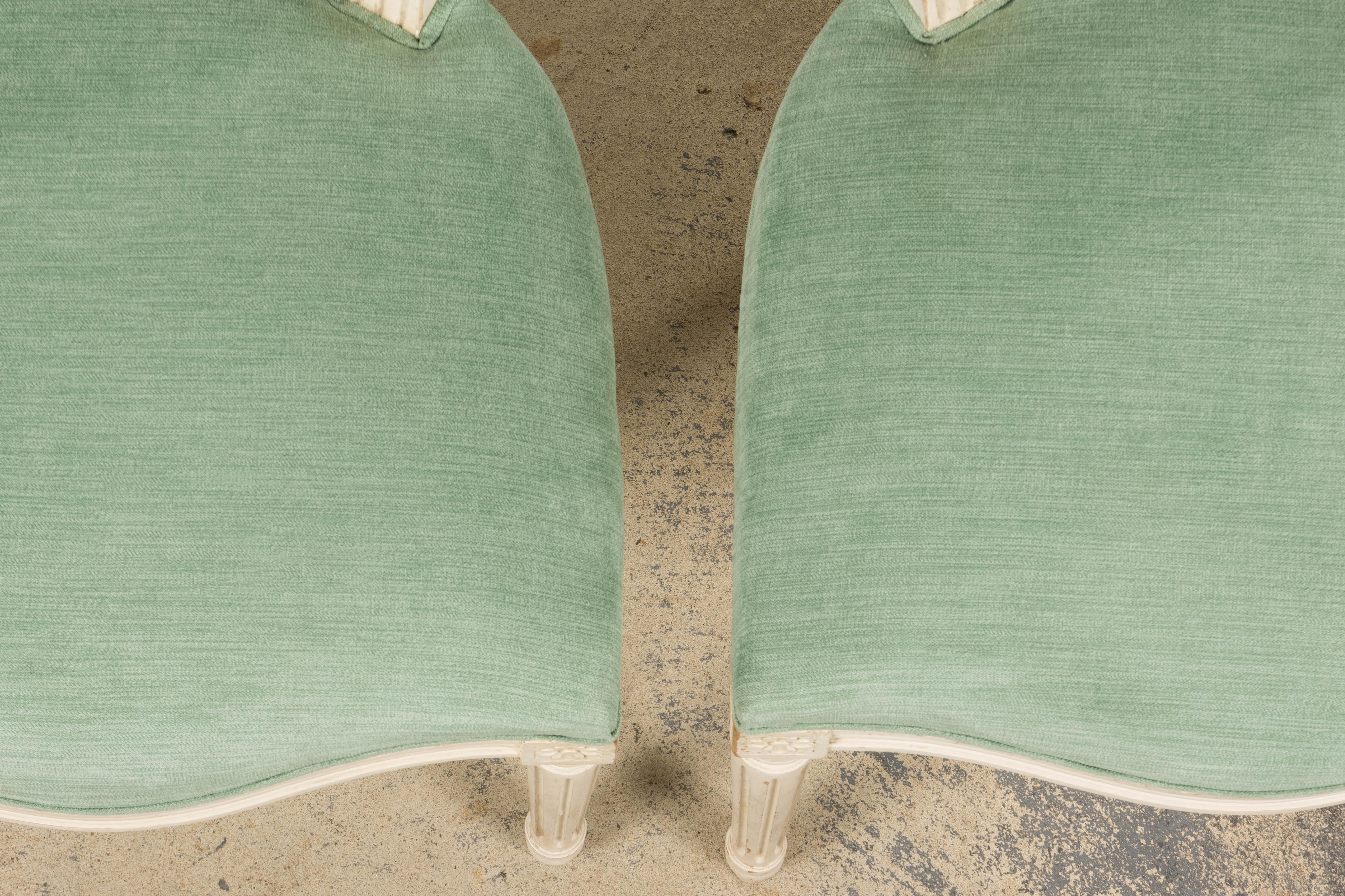 Pareja de Sillones Franceses Antiguos Estilo Luis XVI Pintados en Verde Mar en Bueno estado para la venta en Astoria, NY