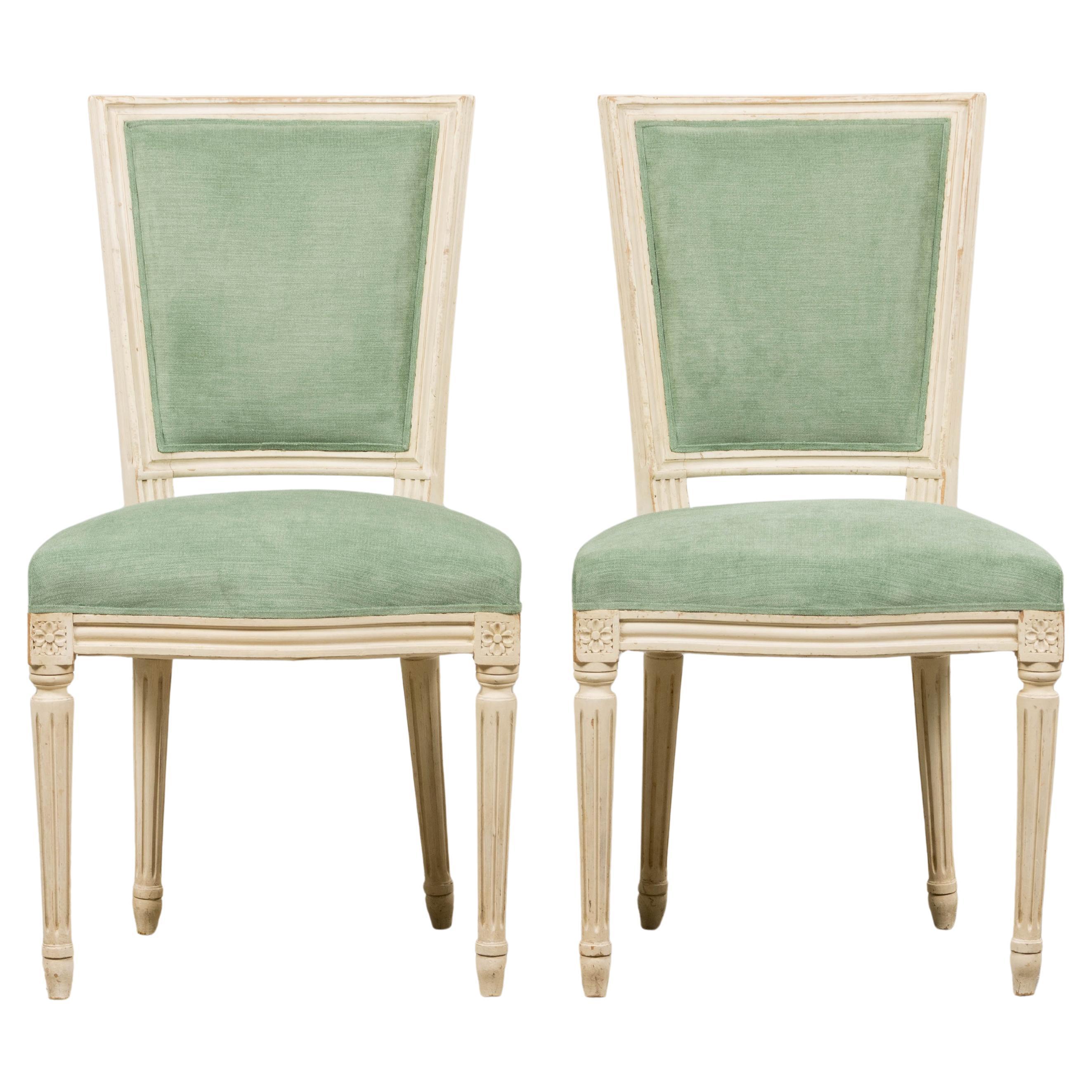 Paire de chaises d'appoint peintes de style Louis XVI, Antique French, en Greene & Greene