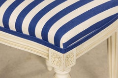 Pareja de Sillas Laterales Antiguas Francesas Estilo Luis XVI Pintadas a Rayas Azules