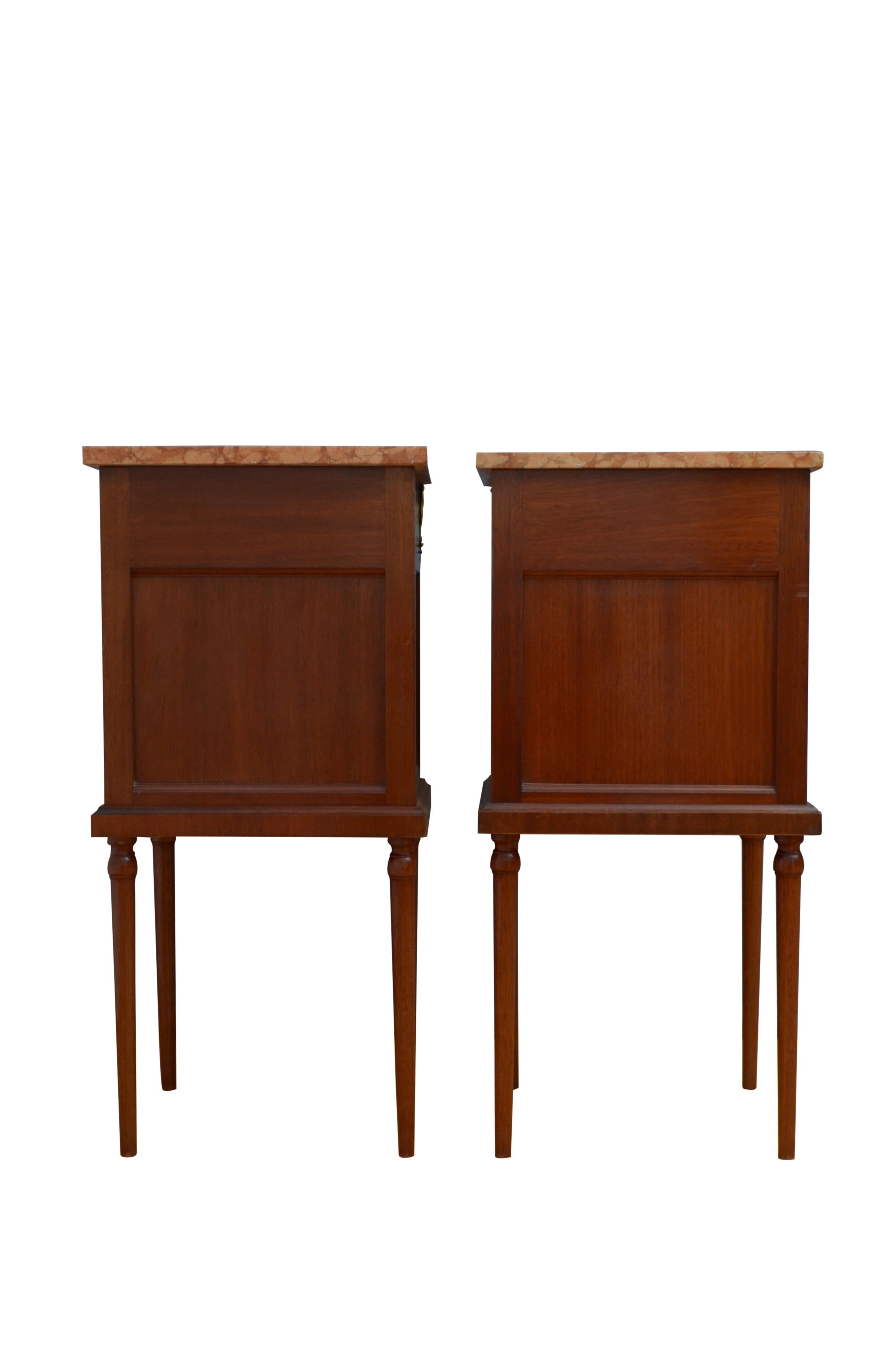 Paire de tables de chevet en acajou Antique French vers 1900 en vente 3