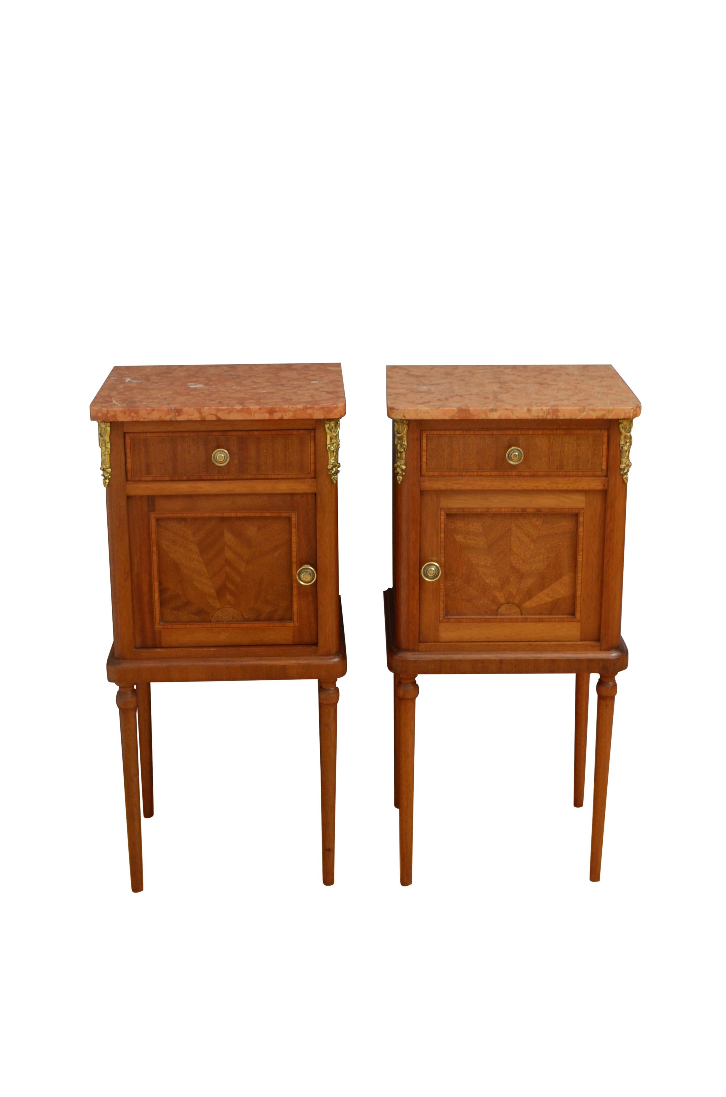 Paire de tables de chevet en acajou Antique French vers 1900 en vente 5