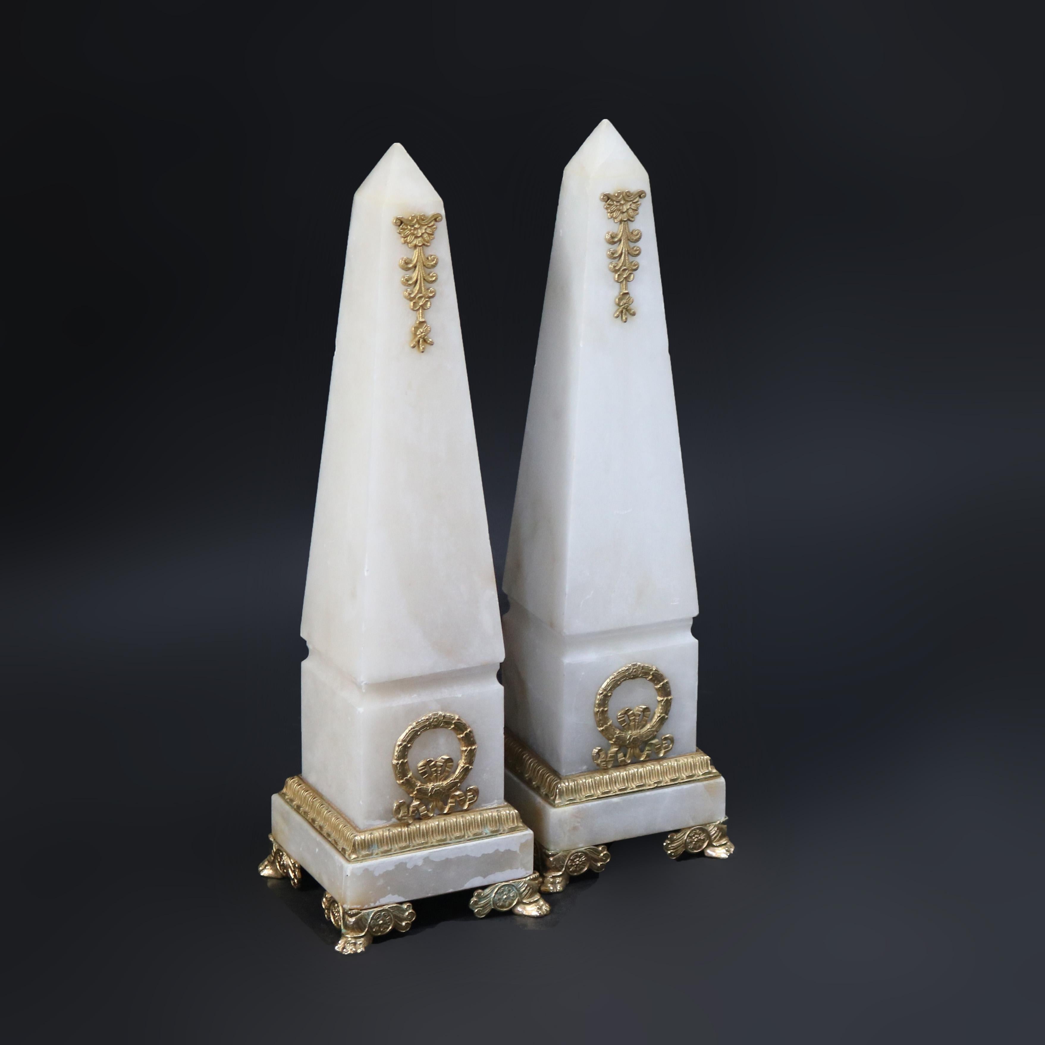 Coppia di obelischi francesi in marmo con montatura in ormolu C1890 In condizioni buone in vendita a Big Flats, NY