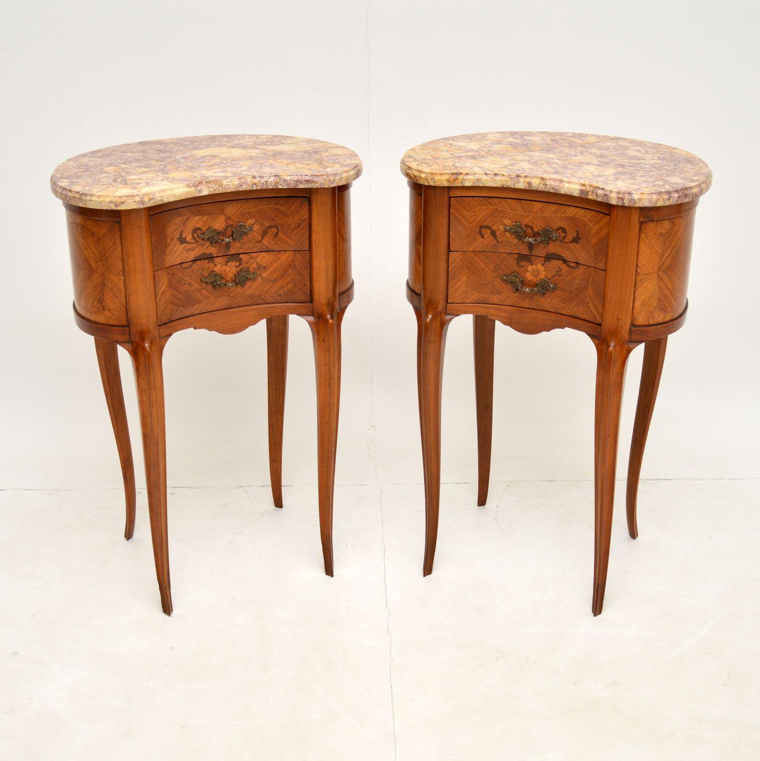 A stunning pair of antique marble top kidney shape side tables. These were made in France, they date from the 1900-1910 period.

Beautifully made from inlaid wood with floral marquetry, the quality of construction is excellent. The original marble