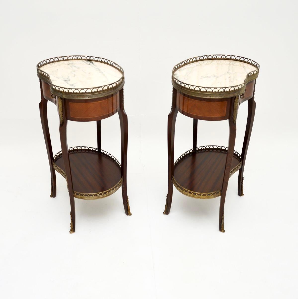 Pair of Antique French Marble Top Kidney Shaped Side Tables In Good Condition For Sale In London, GB