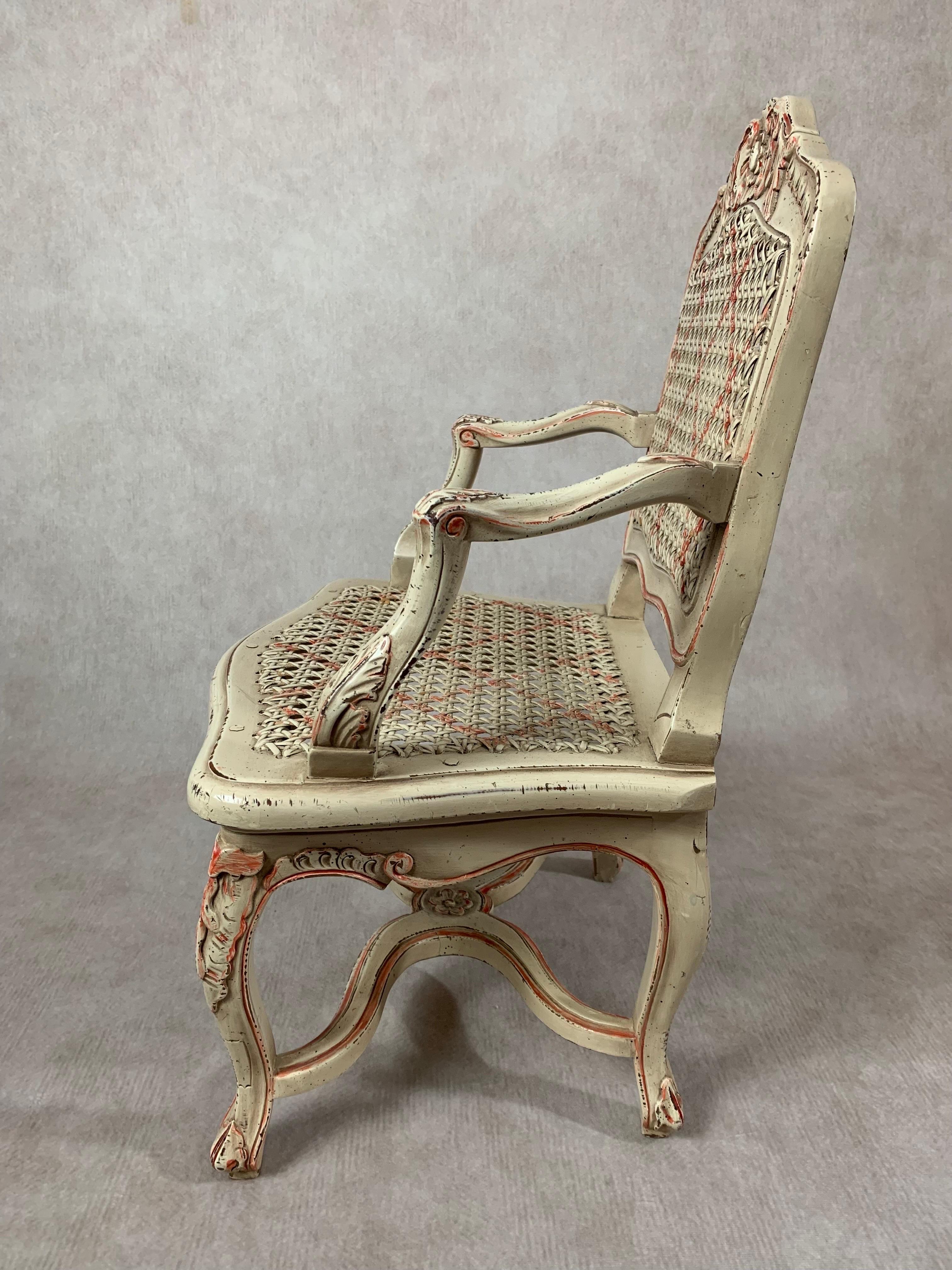 Paire de chaises à accoudoirs en bergère cannée de style Louis XVI, de taille miniature ou de poupée en vente 5