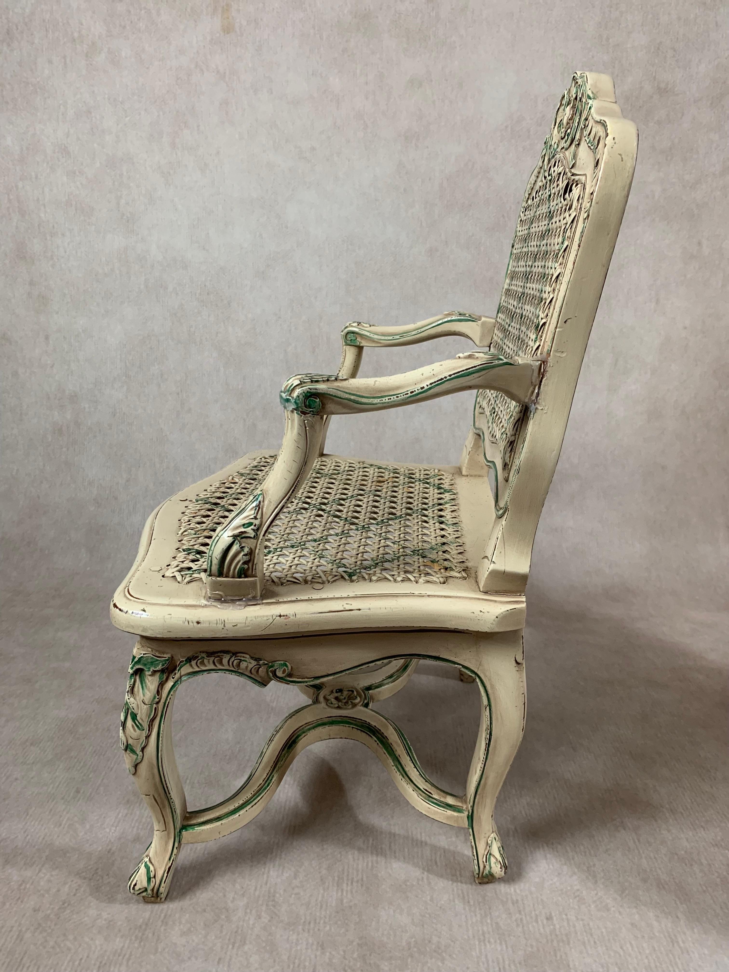 Paire de chaises à accoudoirs en bergère cannée de style Louis XVI, de taille miniature ou de poupée Bon état - En vente à Middletown, MD