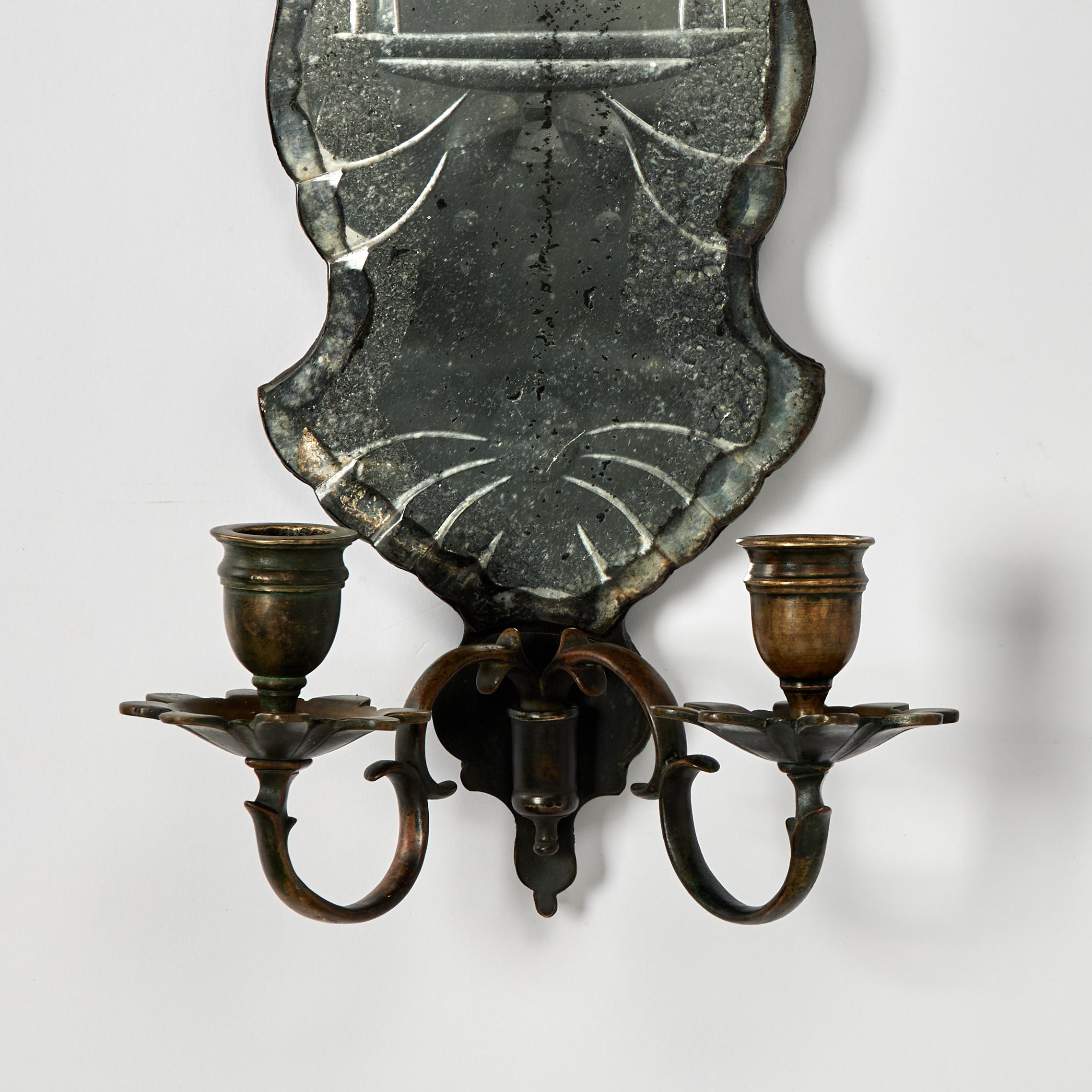 Pair of Antique French Mirrored Wall Sconces In Good Condition For Sale In Palm Beach, FL