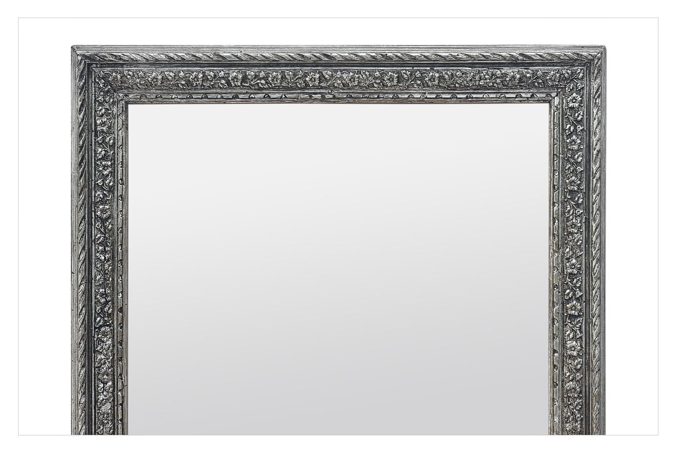 Art Nouveau Coppia di specchi francesi antichi in legno patinato e argentato, circa 1900 in vendita
