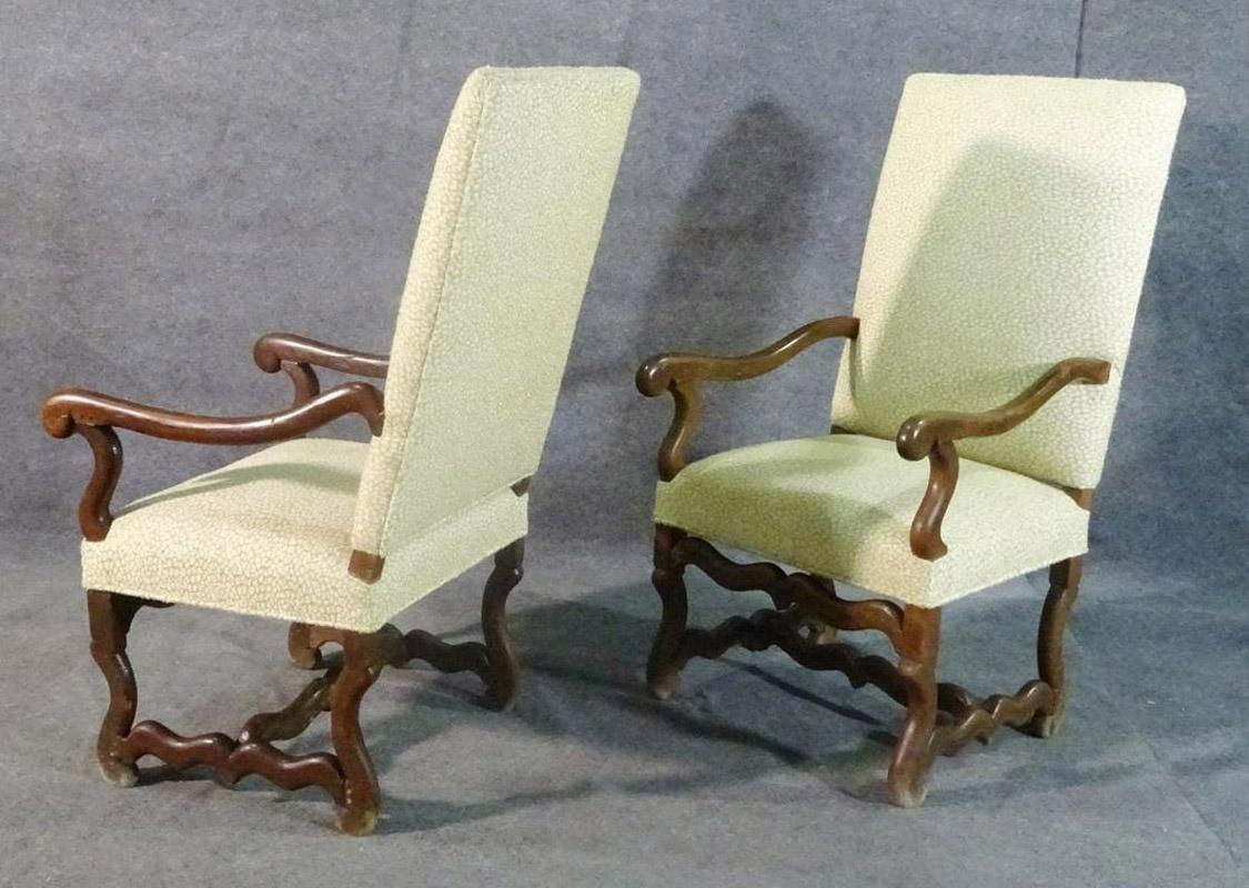 Pair of Antique French Mutton Leg Walnut Armchairs Fauteuills, C1830 In Good Condition In Swedesboro, NJ