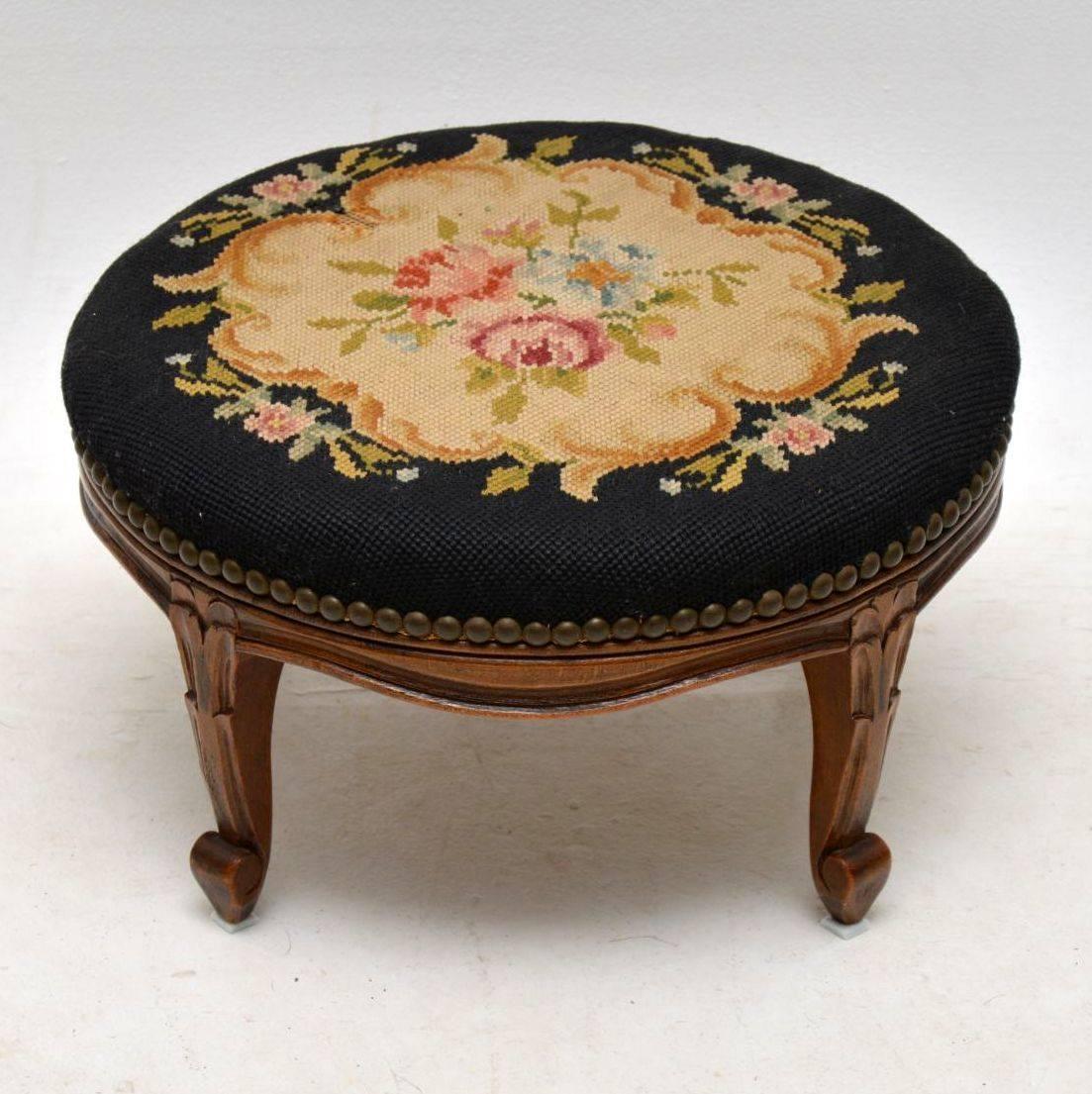 Pair of Antique French Needlepoint Foot Stools In Excellent Condition In London, GB