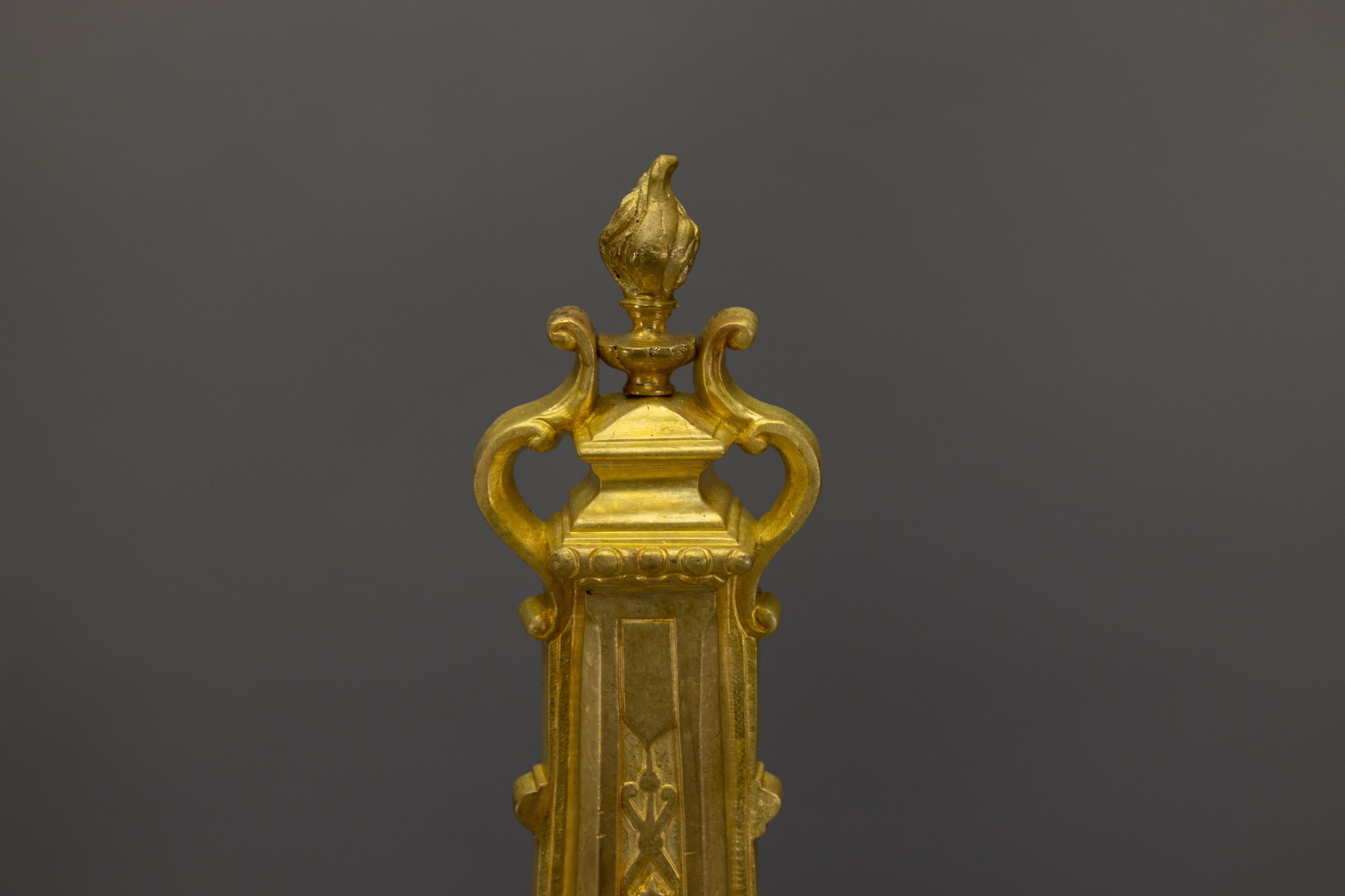 Neoclassico Coppia di antichi cani da fuoco neoclassici francesi in bronzo e ferro o androni in vendita
