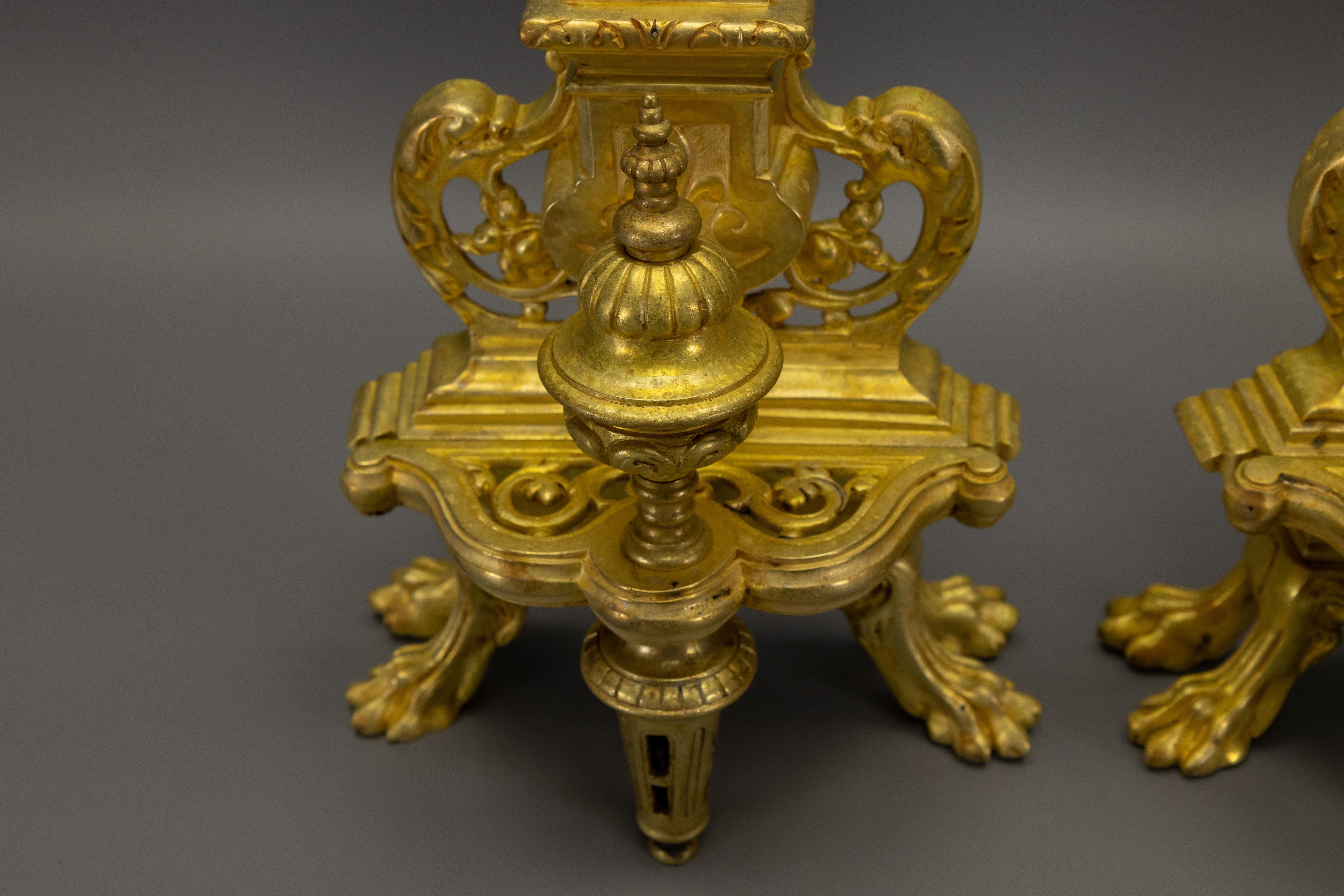 Francese Coppia di antichi cani da fuoco neoclassici francesi in bronzo e ferro o androni in vendita
