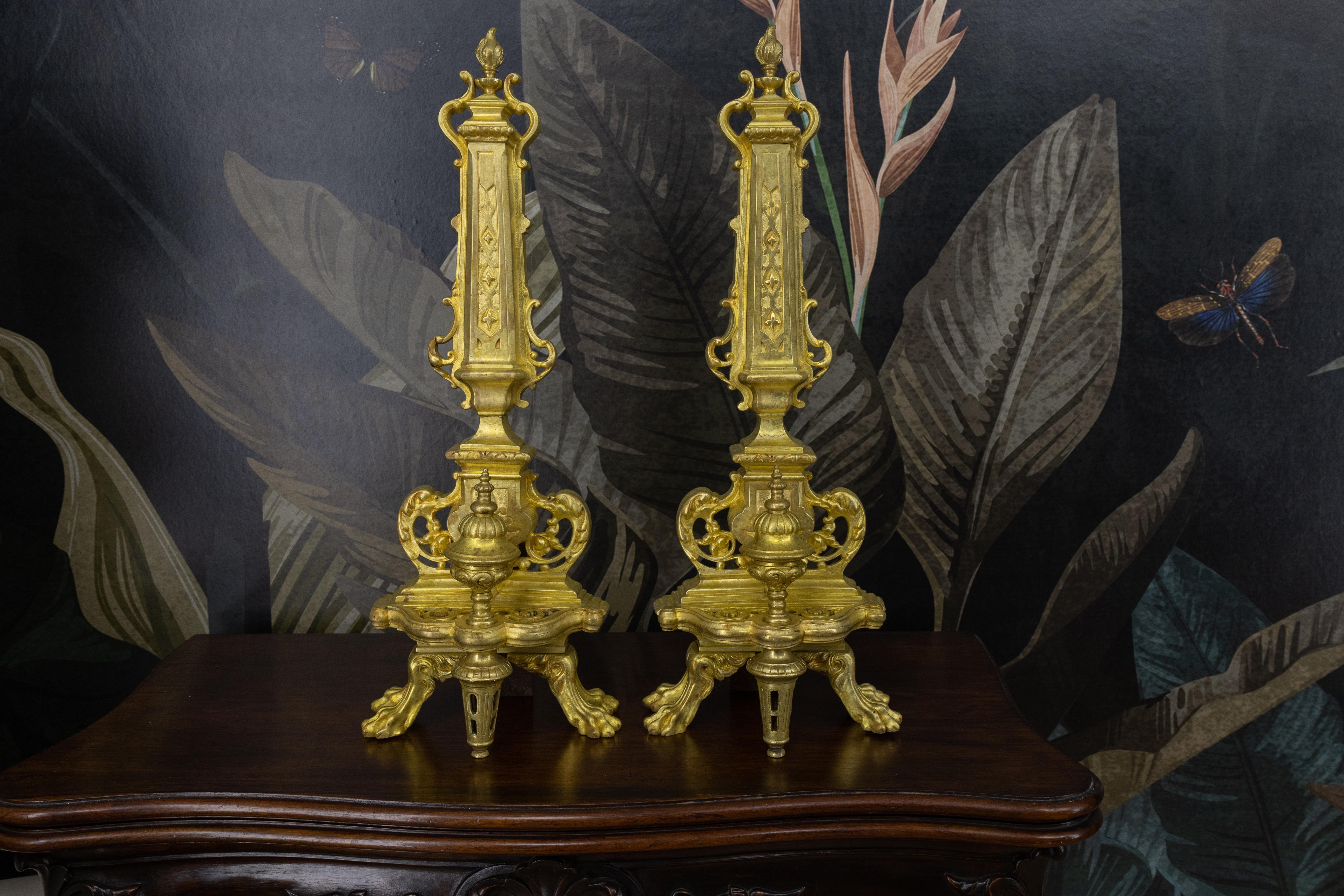 Coppia di antichi cani da fuoco neoclassici francesi in bronzo e ferro o androni in vendita 2
