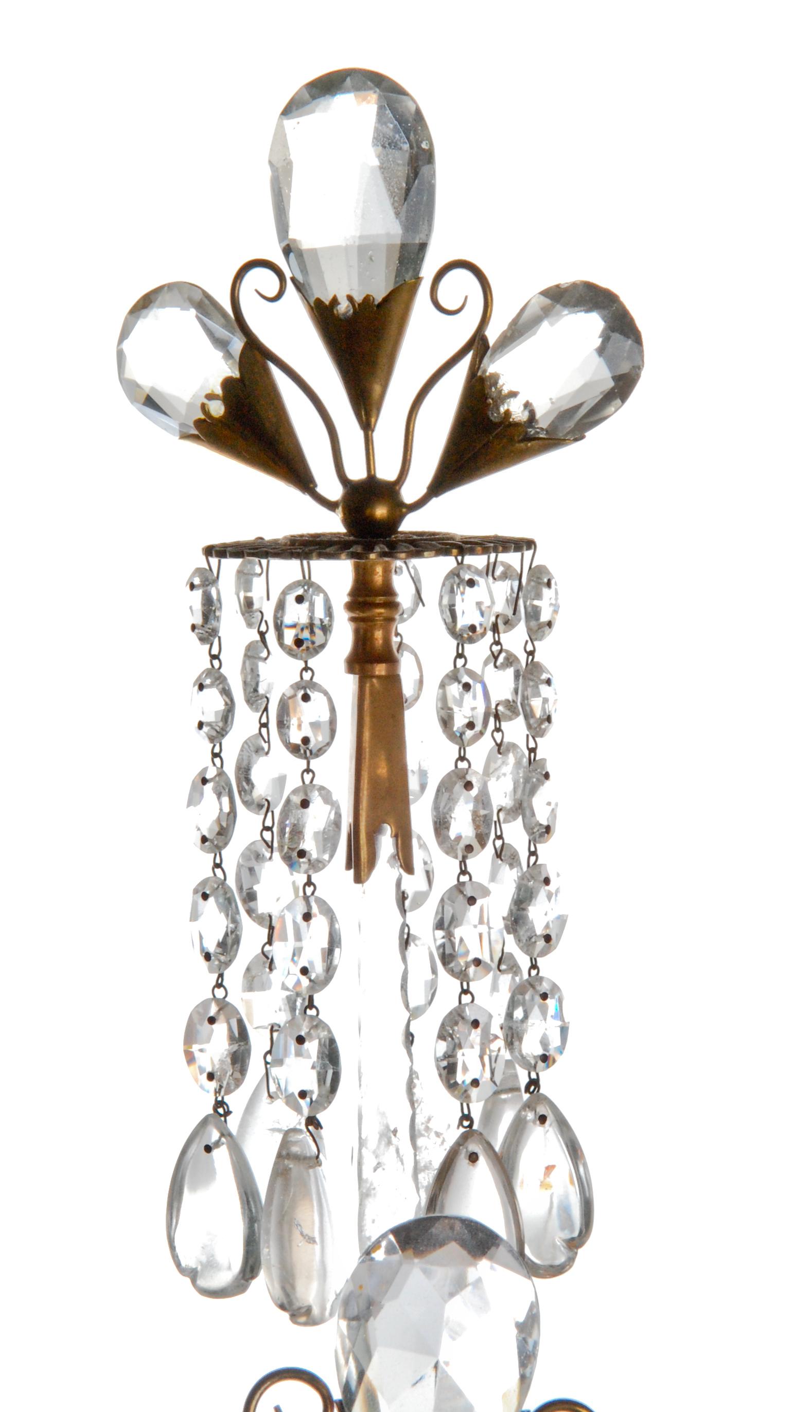 Intagliato a mano Coppia di antichi candelabri neoclassici francesi in cristallo di rocca montati su bronzo dorato in vendita