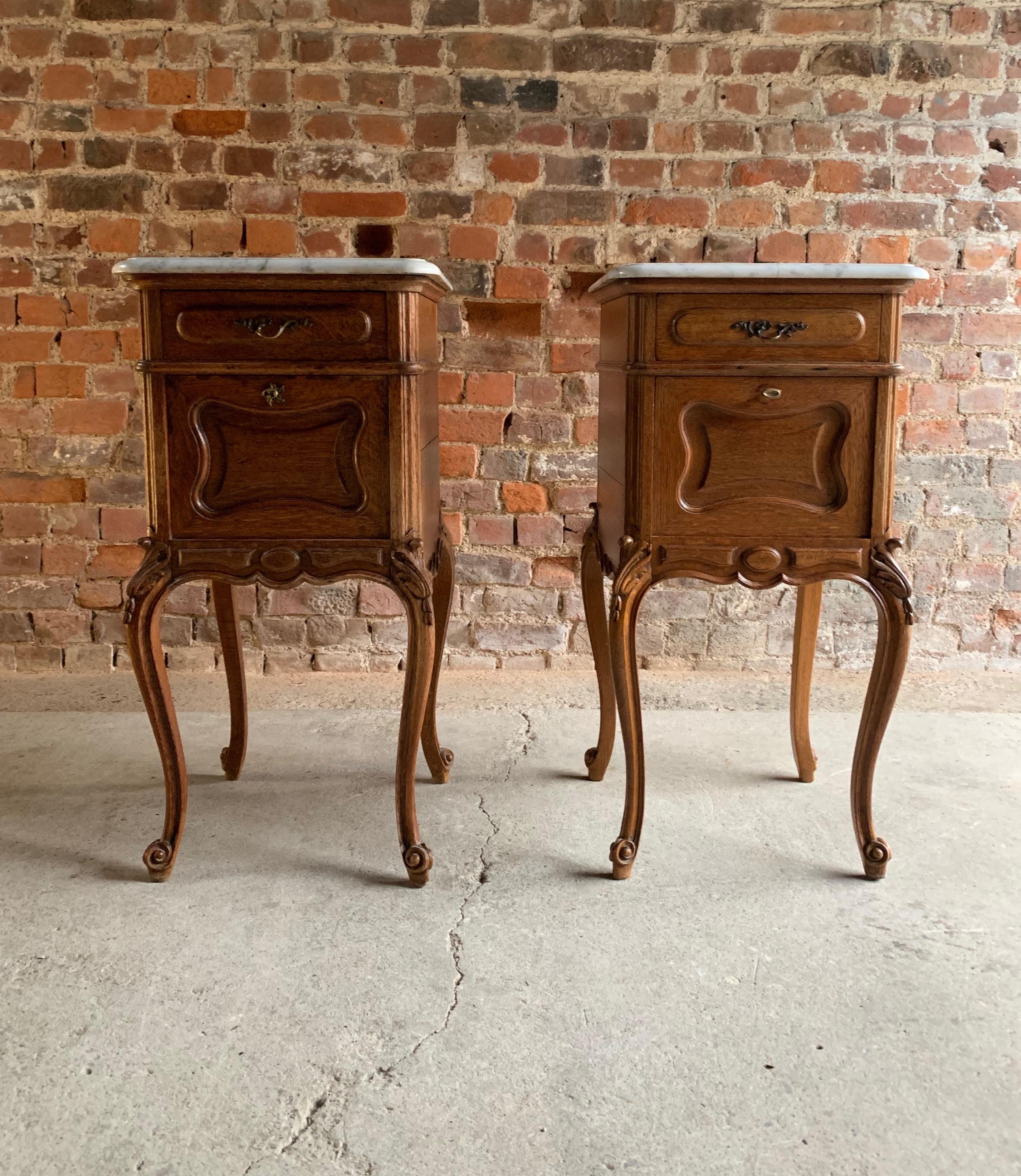 Paire de tables de nuit françaises anciennes Tables de chevet Marbre:: Victorien:: 1890 4