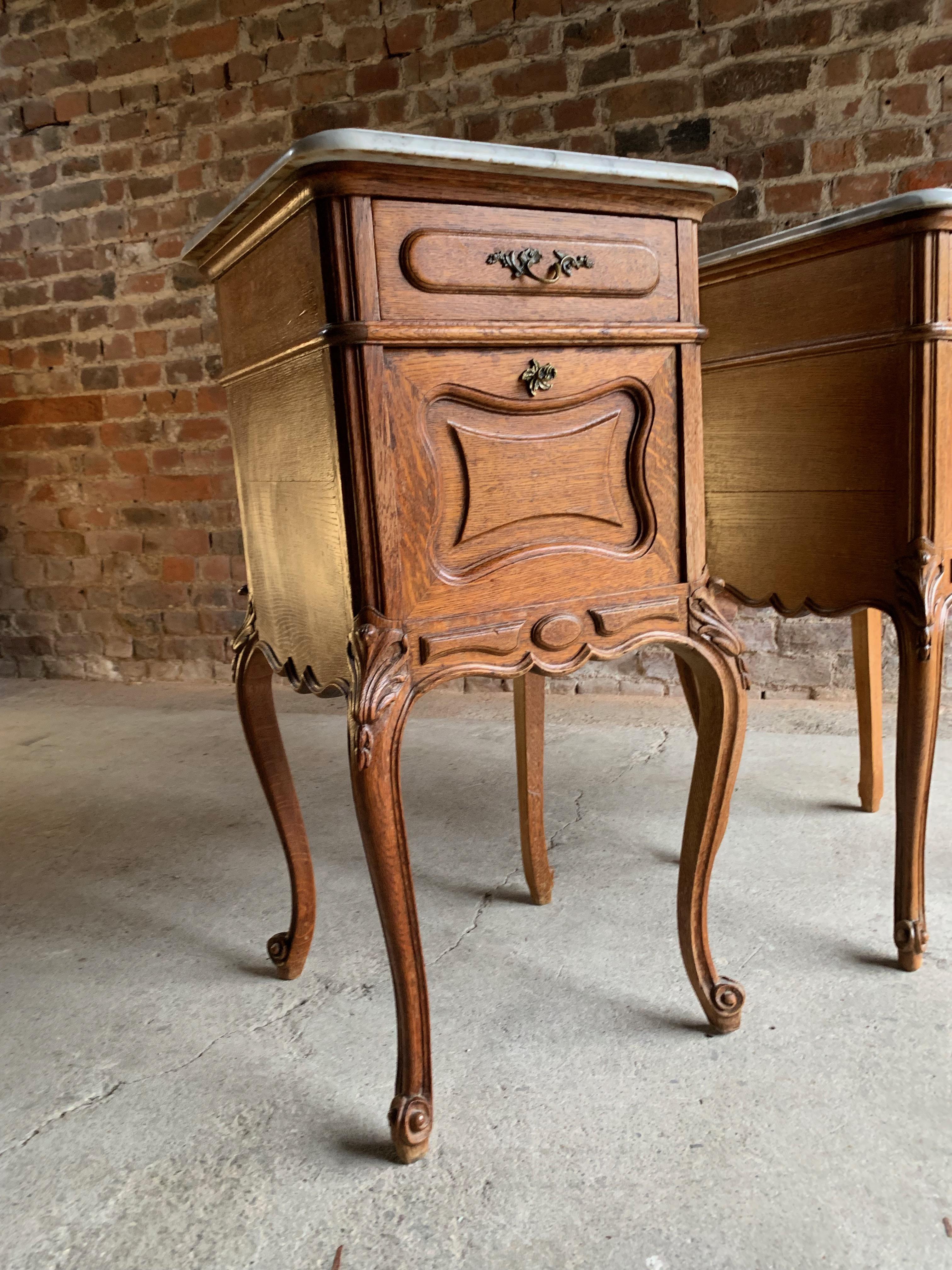 Paire de tables de nuit françaises anciennes Tables de chevet Marbre:: Victorien:: 1890 1