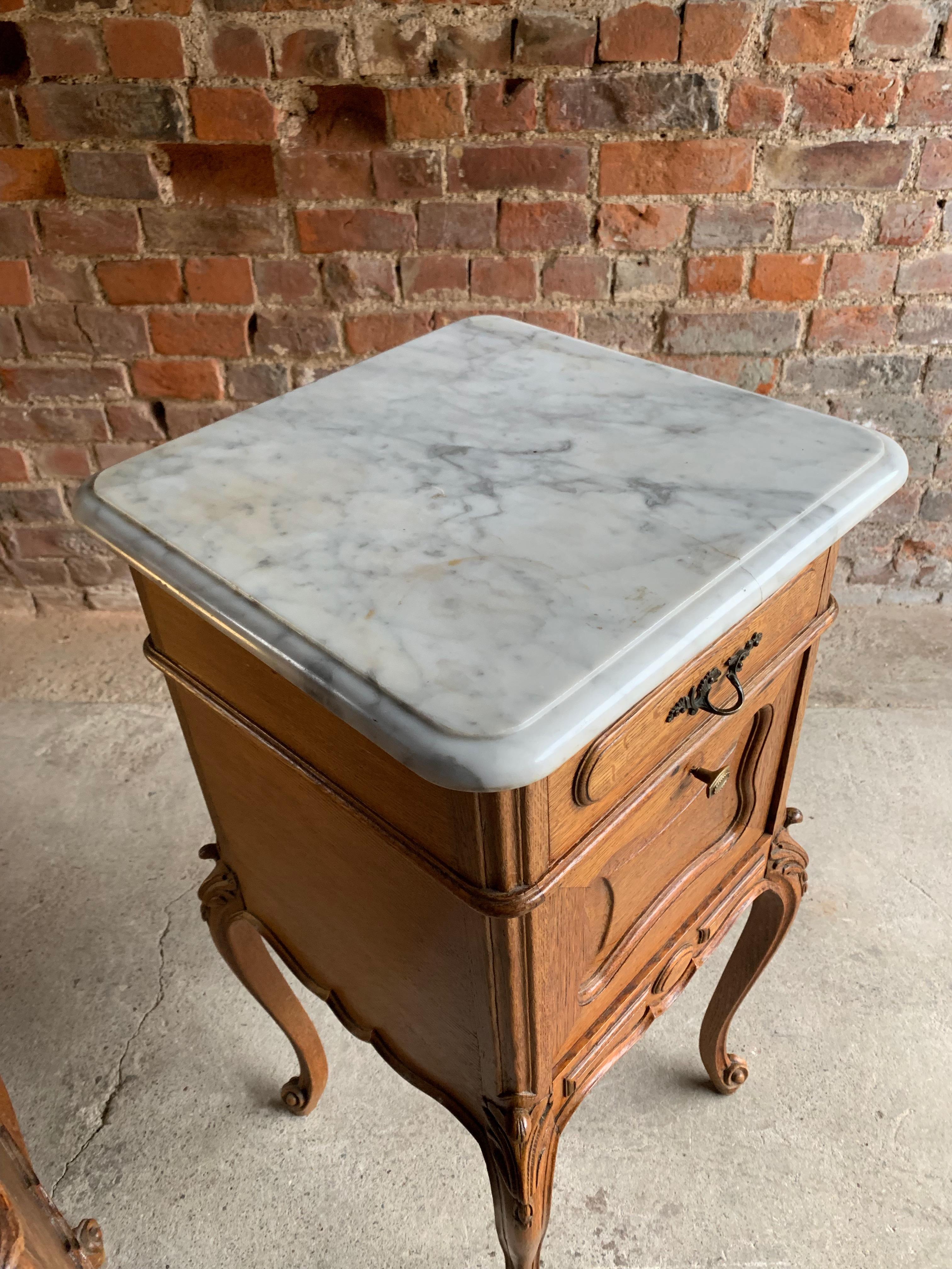 Paire de tables de nuit françaises anciennes Tables de chevet Marbre:: Victorien:: 1890 3