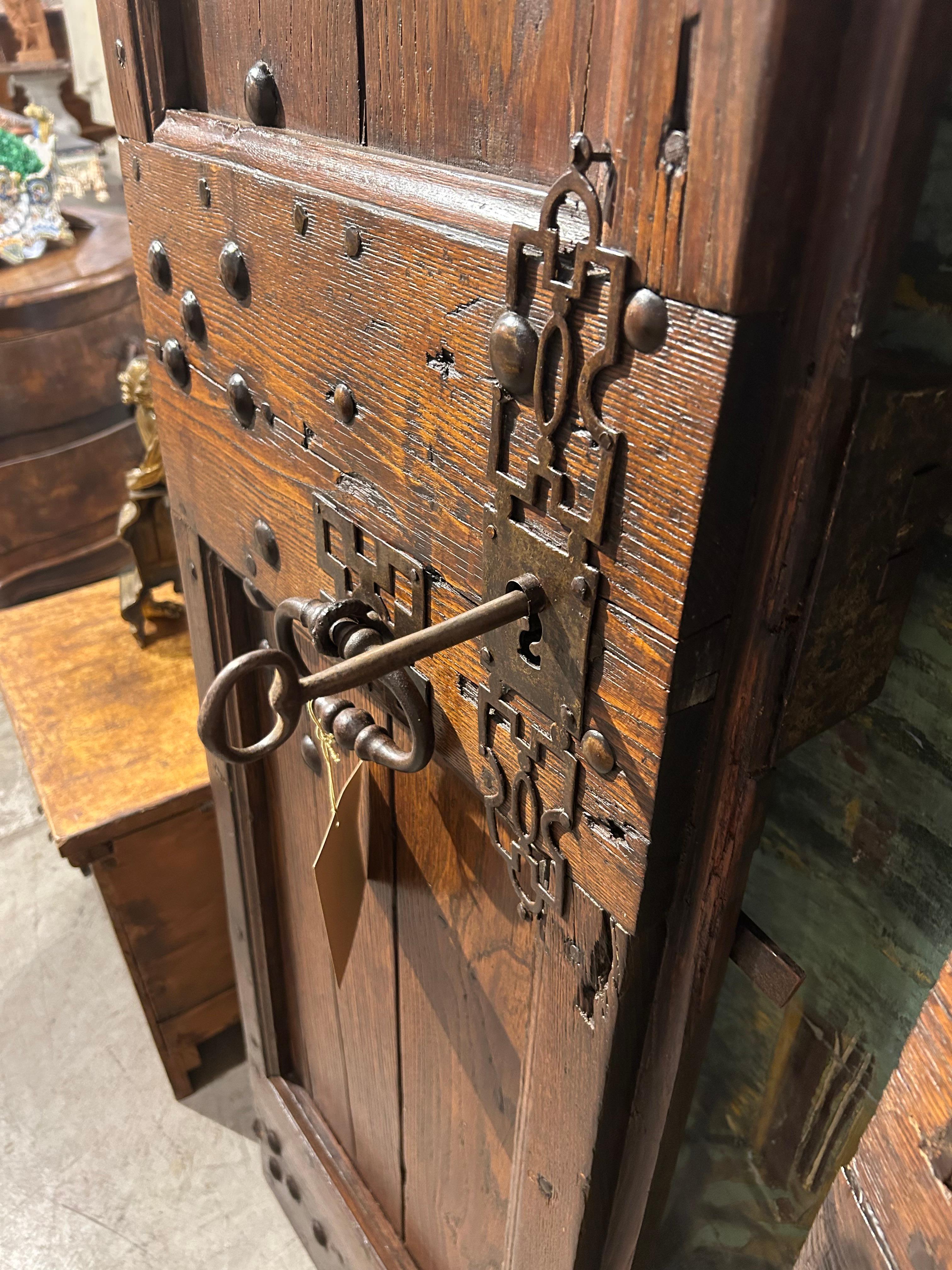 Coppia di porte antiche francesi in Oak e ferro con borchie delle Cevennes, fine XIX secolo in vendita 14