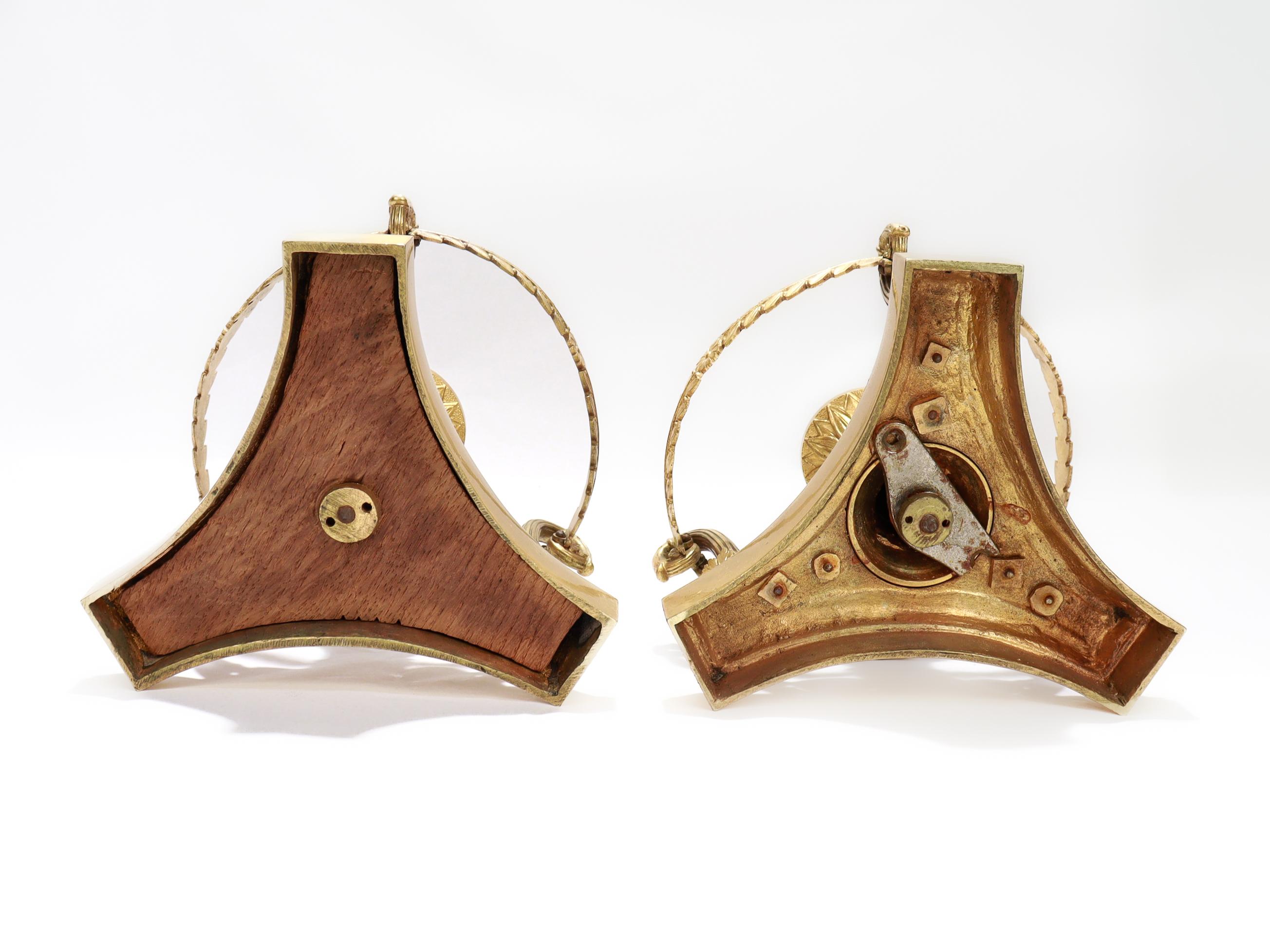 Paire de bases d'étagères anciennes en bronze doré par Thomire en vente 2
