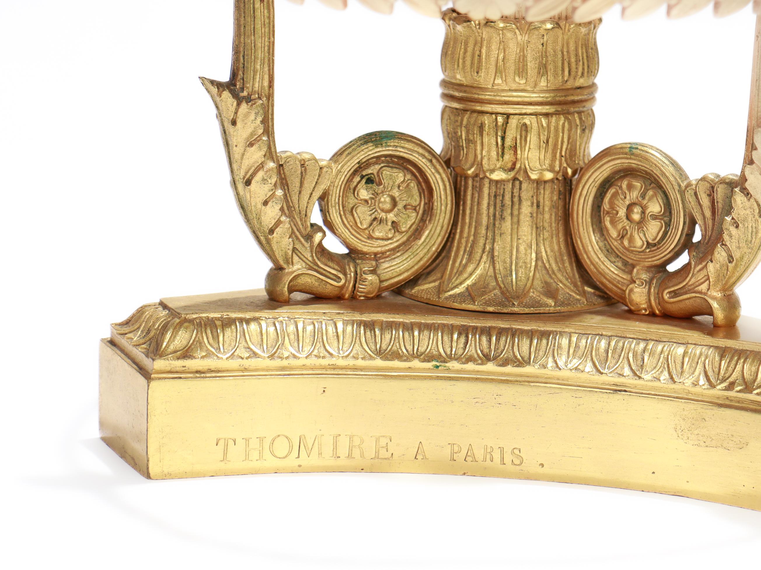 Paire de bases d'étagères anciennes en bronze doré par Thomire en vente 3