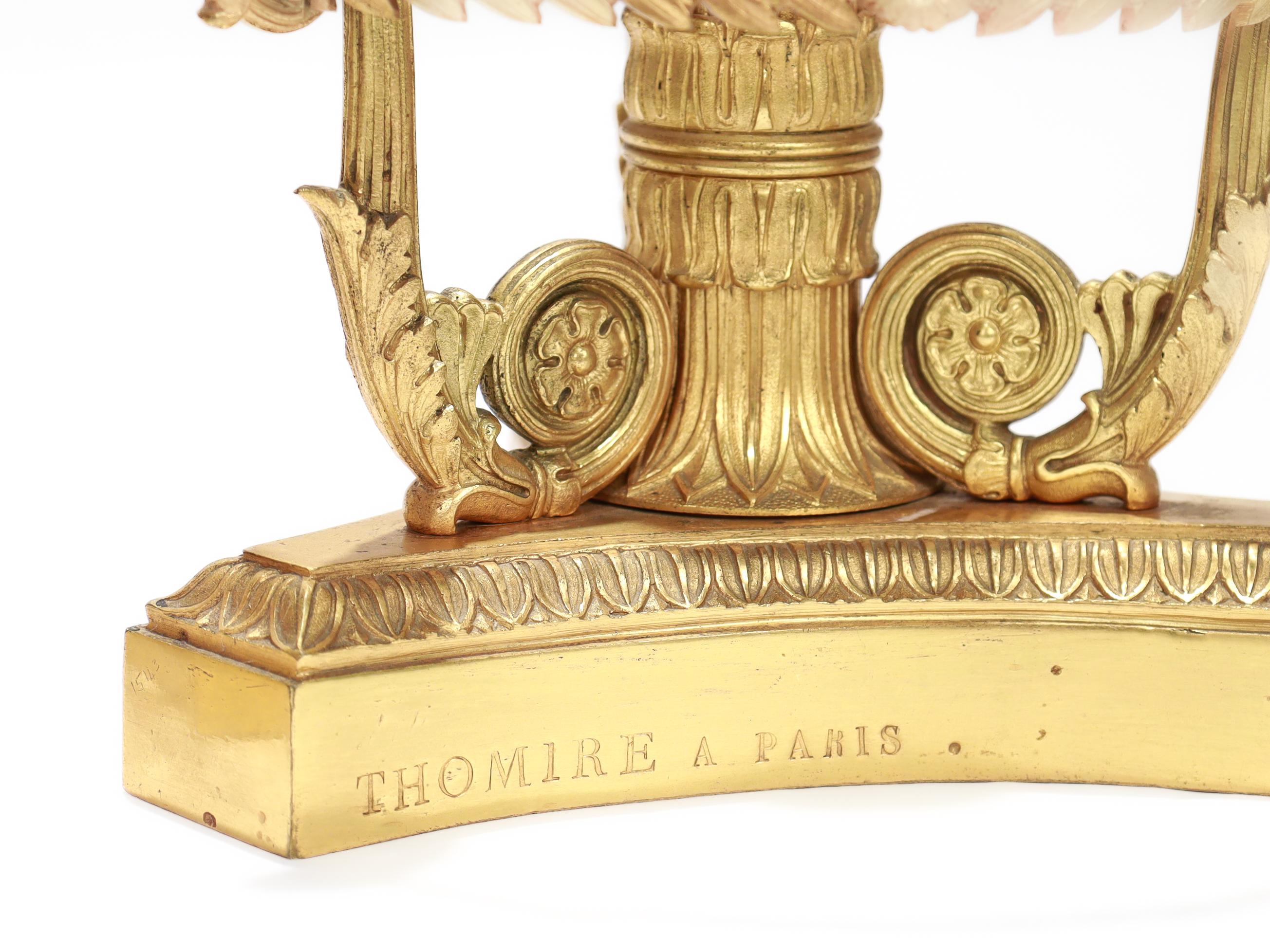 Paire de bases d'étagères anciennes en bronze doré par Thomire en vente 4