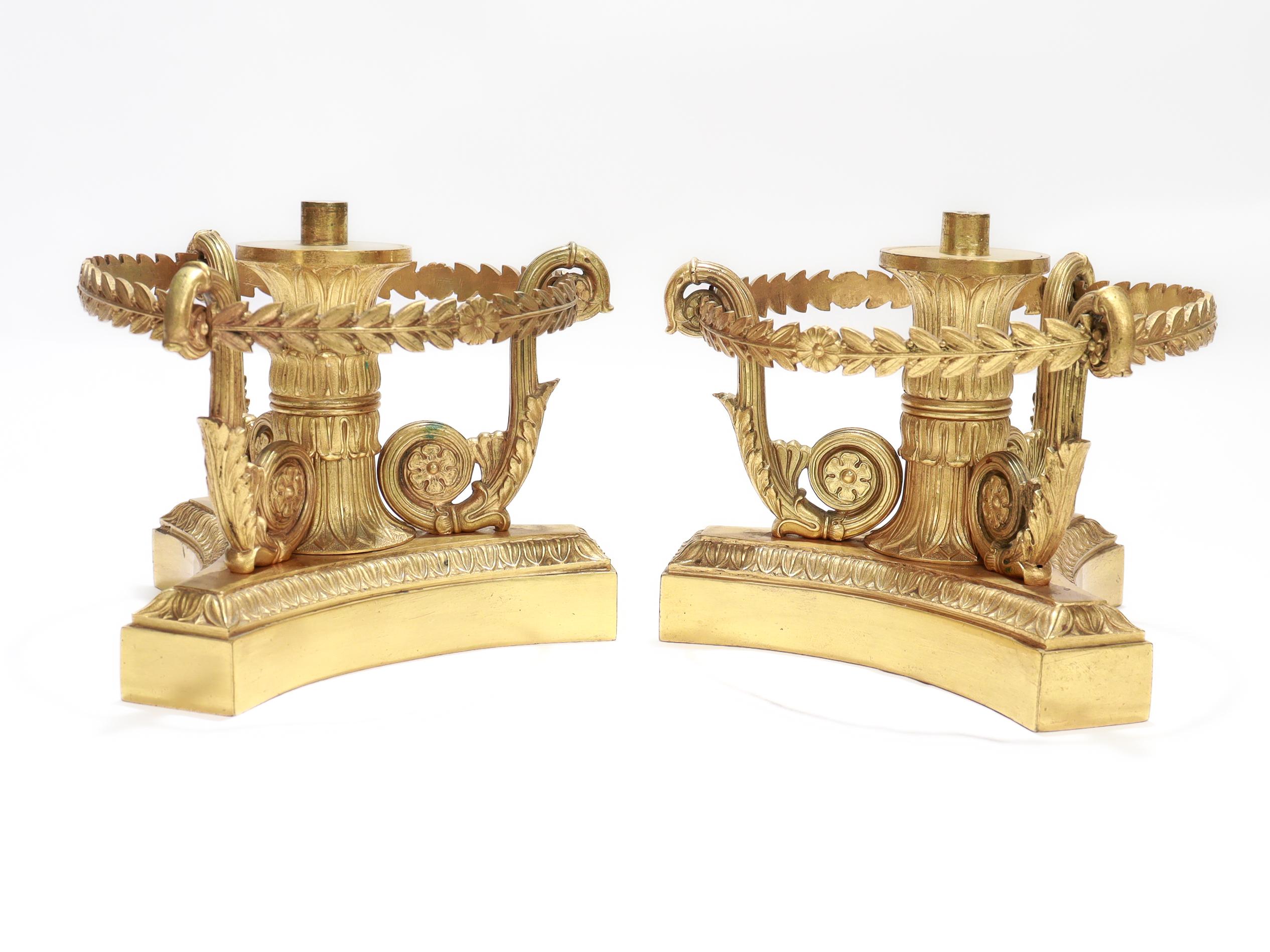 Empire Paire de bases d'étagères anciennes en bronze doré par Thomire en vente