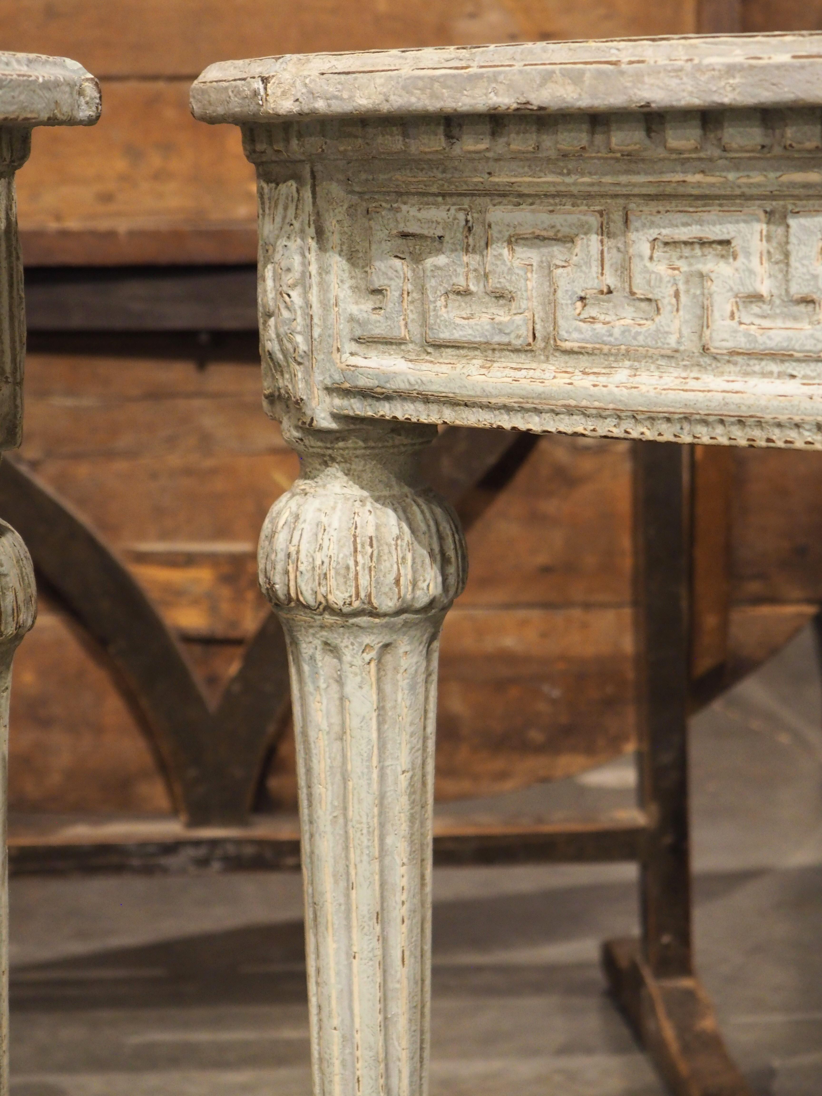 Coppia di antiche console francesi in quercia dipinta in stile Luigi XVI a chiave greca, C.I.C. 1880 in vendita 6