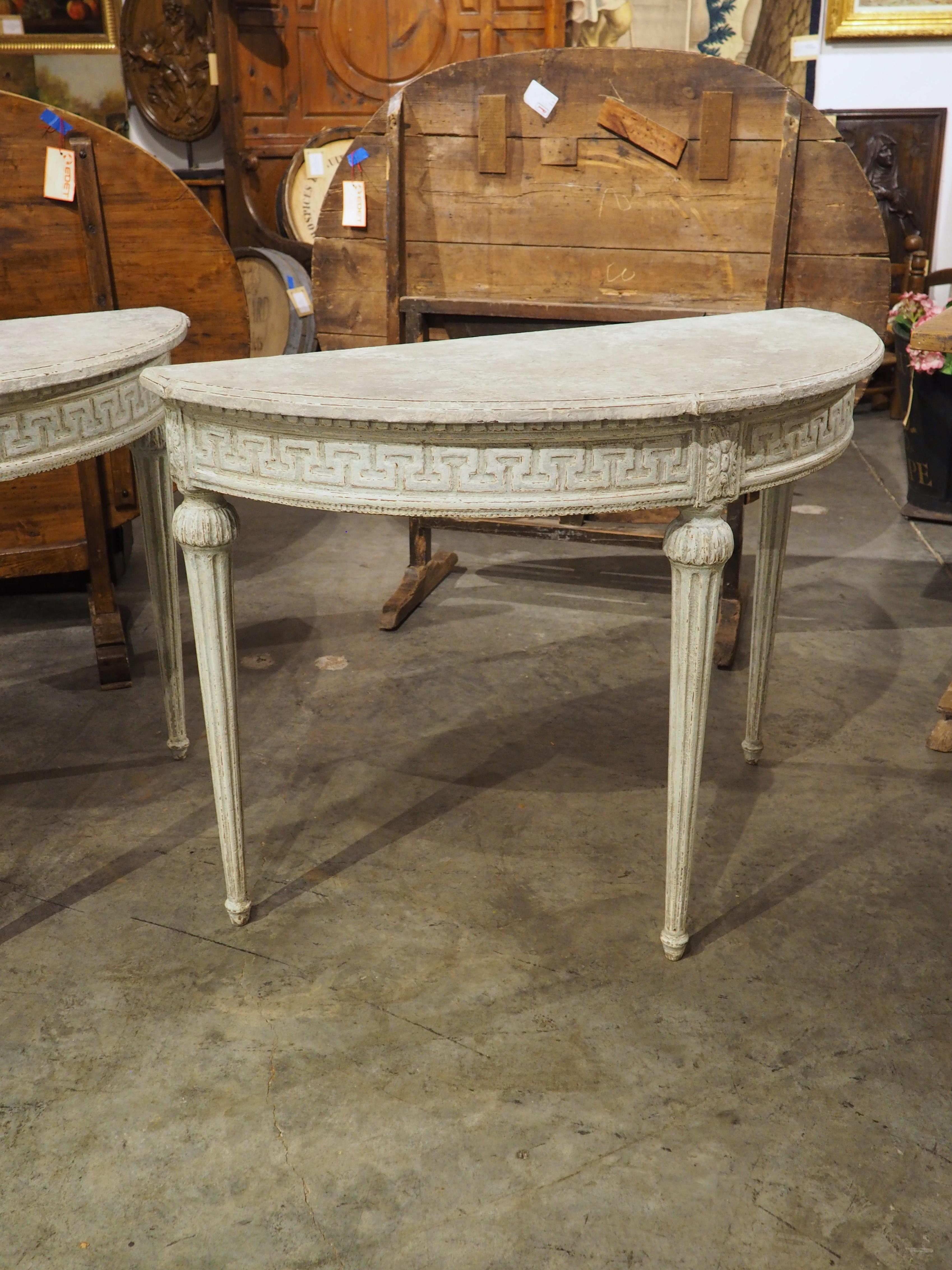 Coppia di antiche console francesi in quercia dipinta in stile Luigi XVI a chiave greca, C.I.C. 1880 in vendita 9