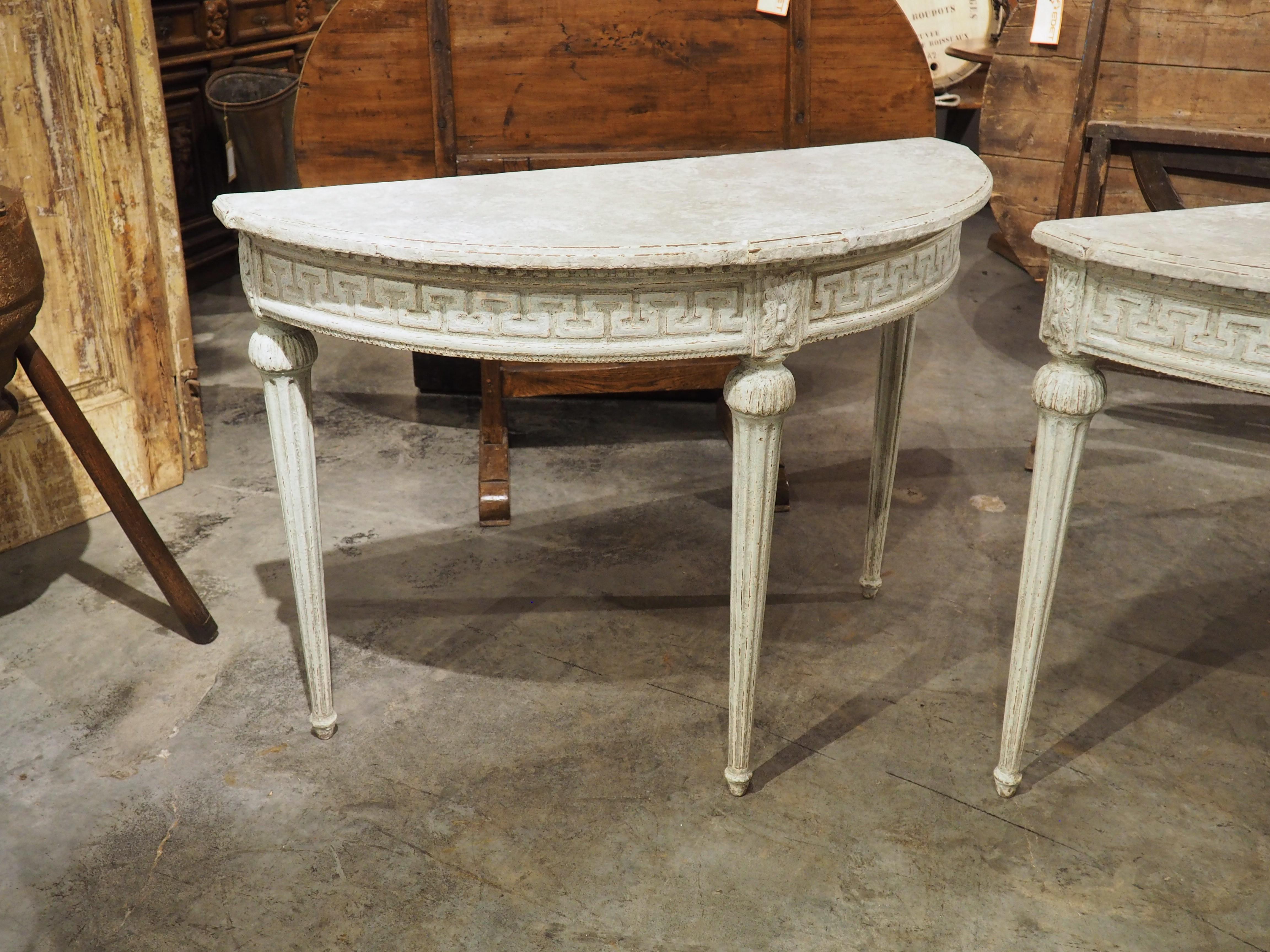 Coppia di antiche console francesi in quercia dipinta in stile Luigi XVI a chiave greca, C.I.C. 1880 in vendita 10