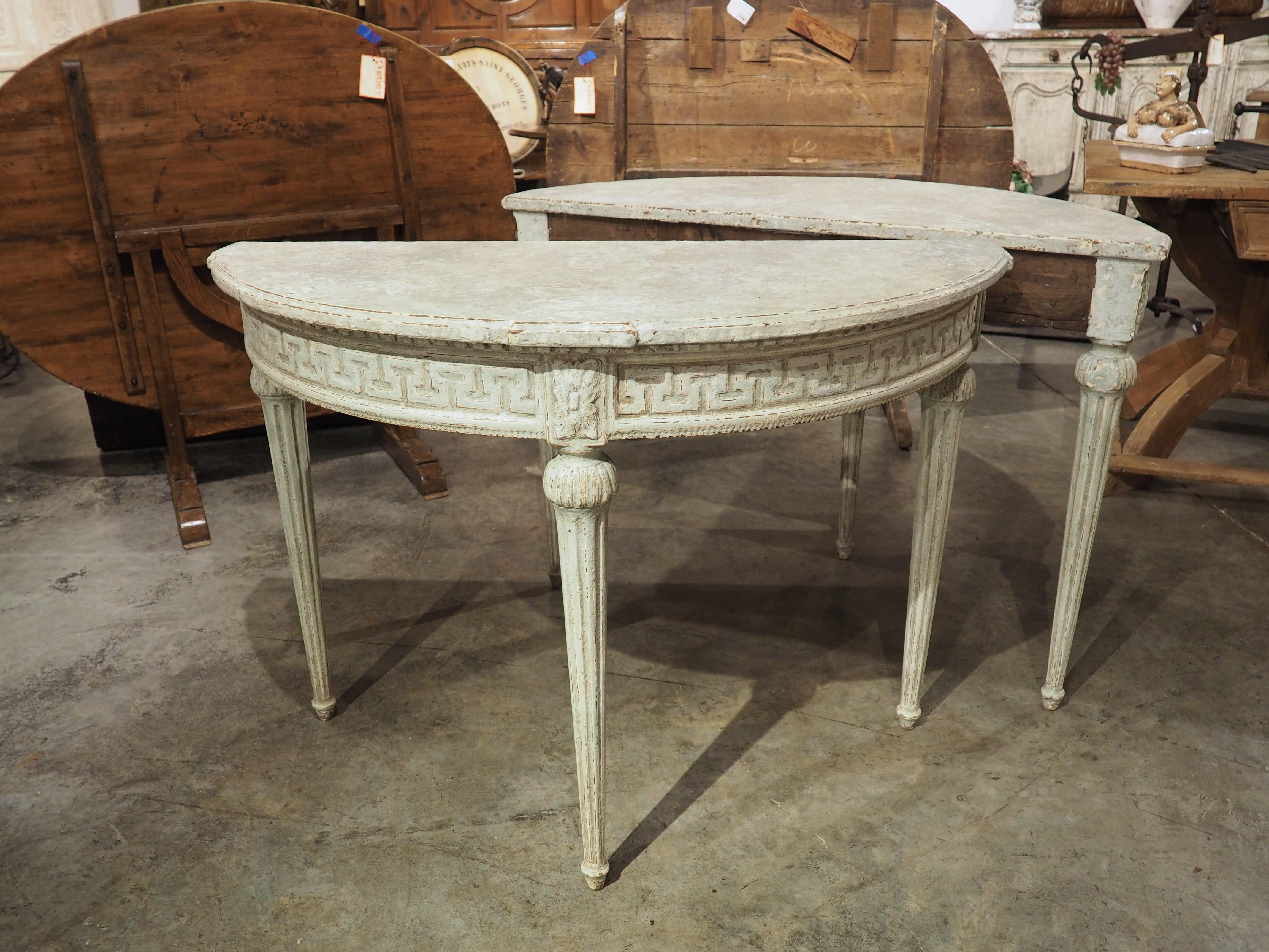 Francese Coppia di antiche console francesi in quercia dipinta in stile Luigi XVI a chiave greca, C.I.C. 1880 in vendita