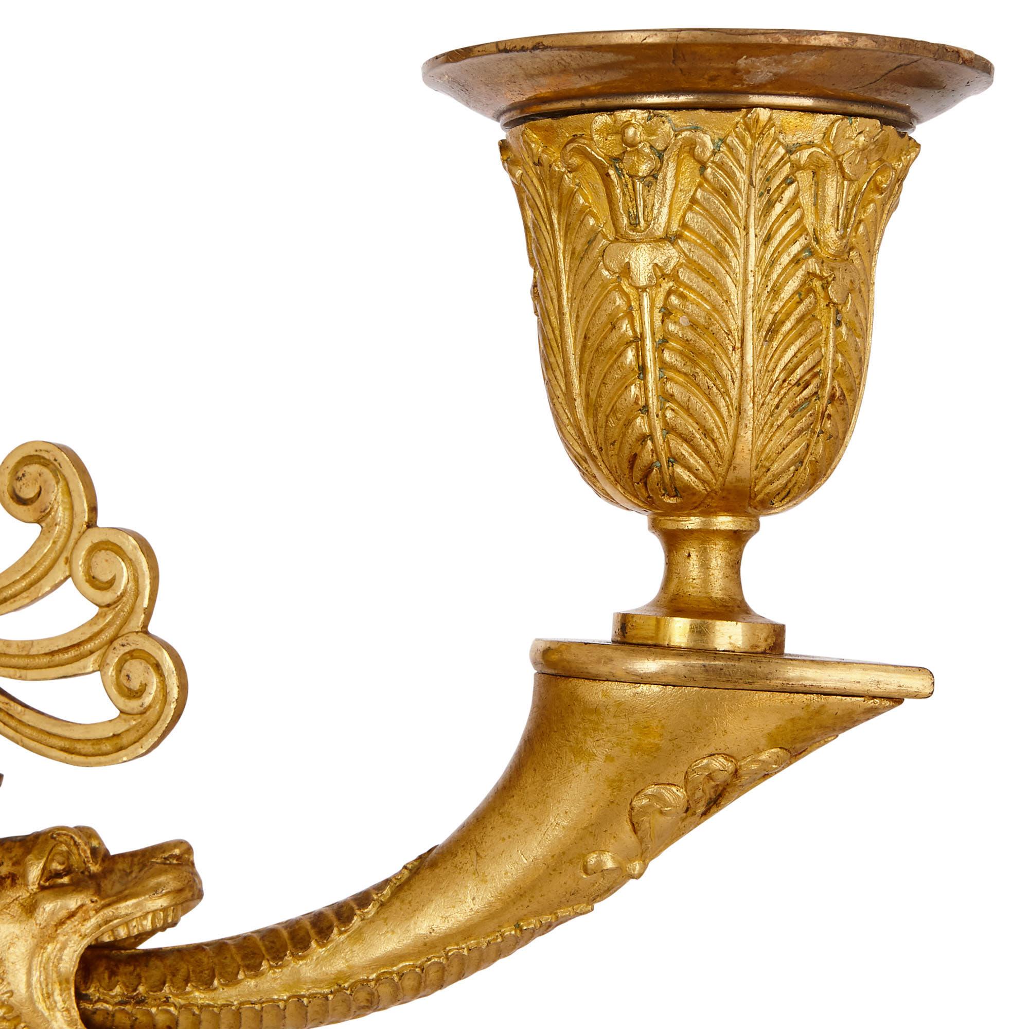 Paar antike französische Kandelaber aus patinierter und vergoldeter Bronze (Patiniert) im Angebot