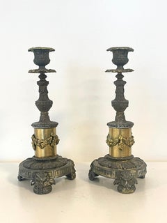 Pareja de Antiguos Candeleros Franceses de Hierro Patinado y Latón, Siglo XIX