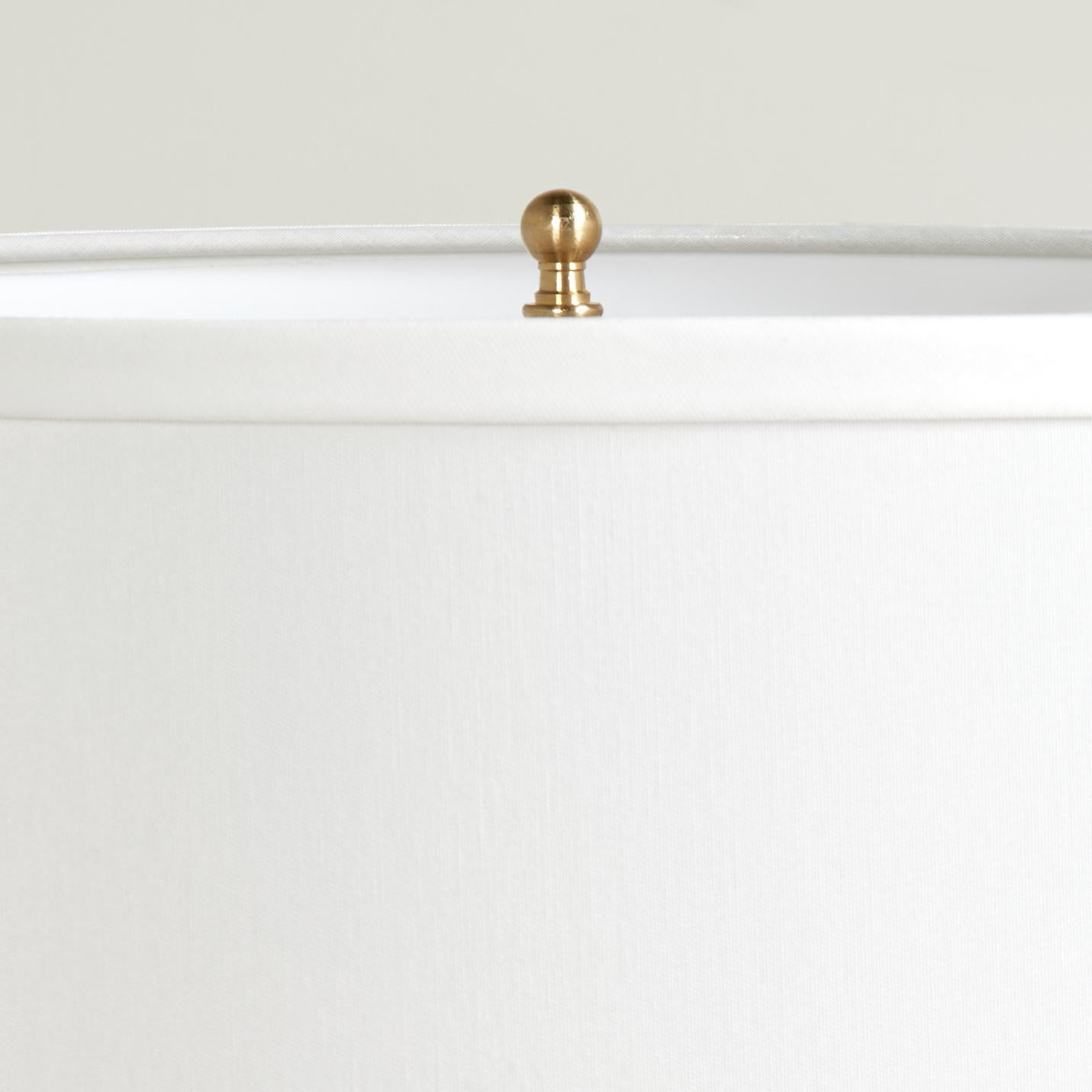 Belle Époque Paire de lampes de table anciennes en porcelaine française avec oiseaux et insectes en vente