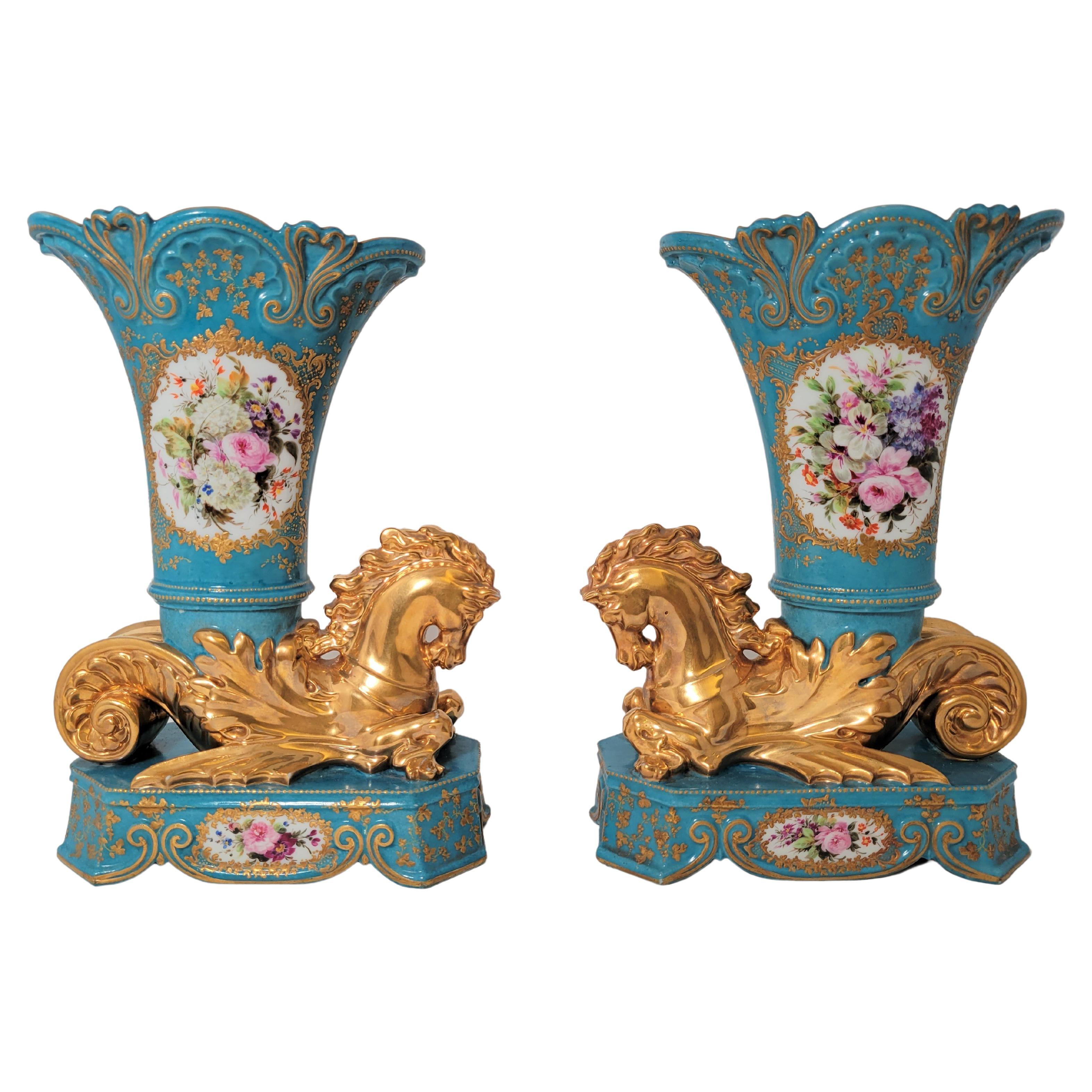 Coppia di vasi di porcellana francese d'epoca