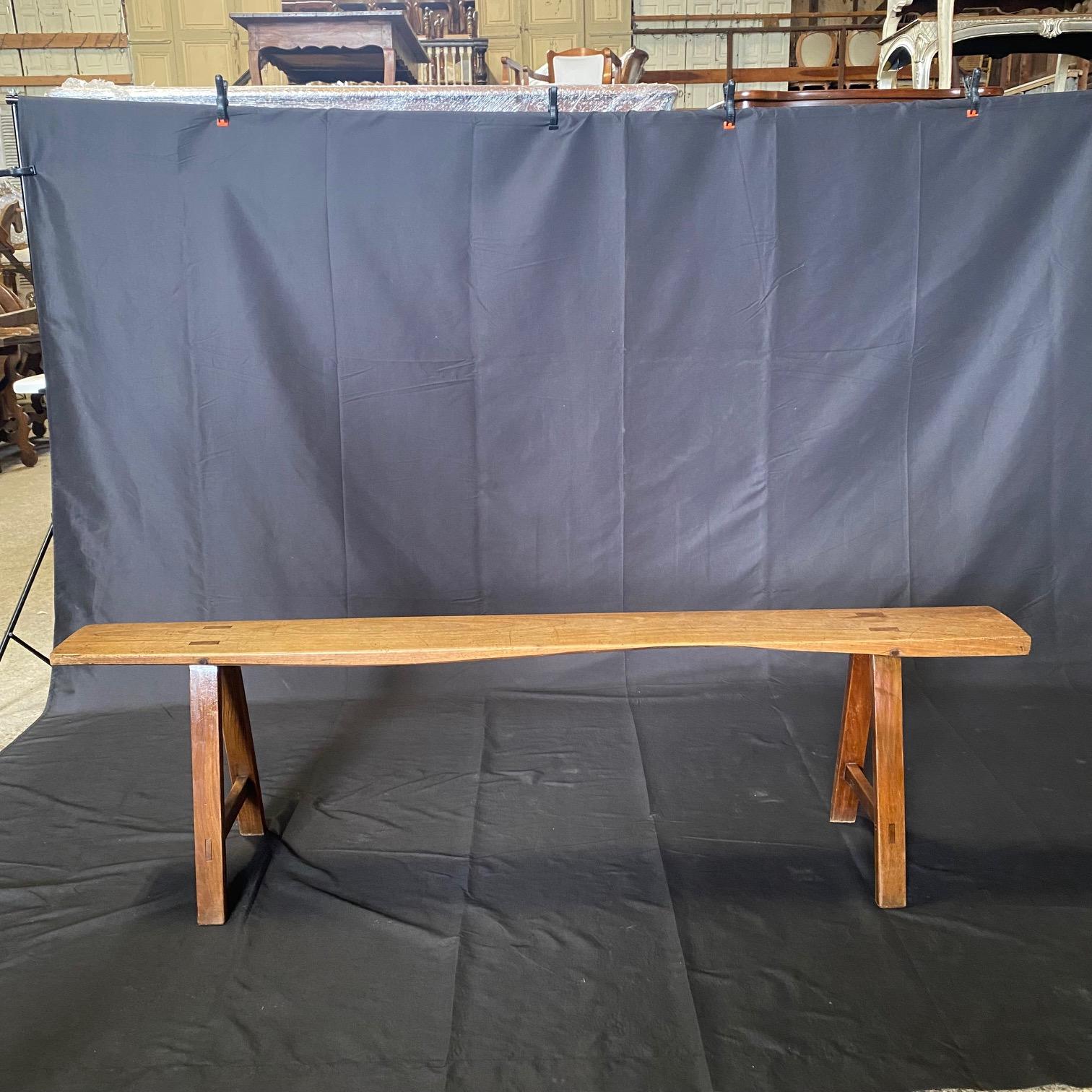 Pair of Antique French Provincial Farmhouse Walnut Trestle Base Benches en Bueno estado para la venta en Hopewell, NJ