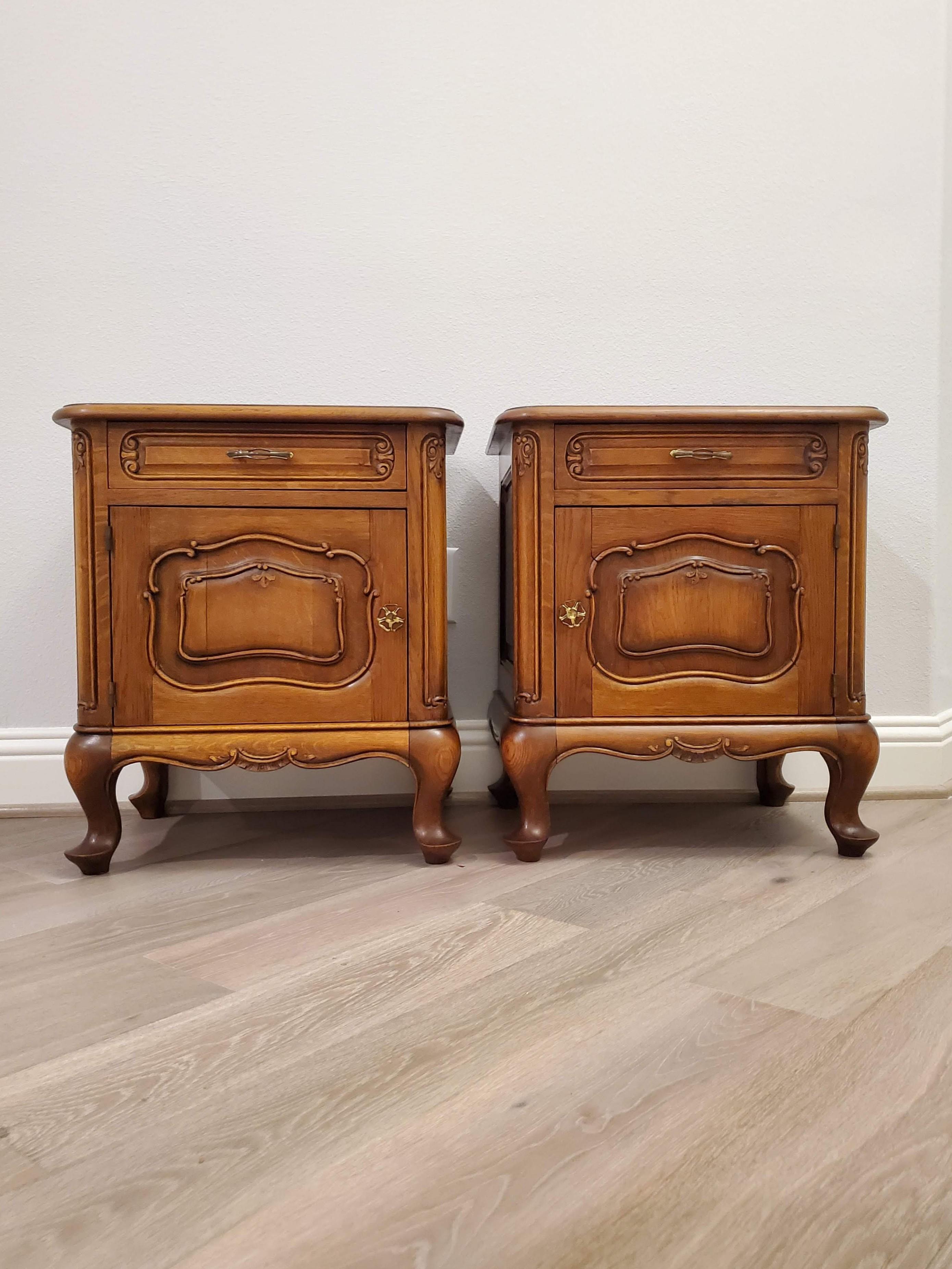 Pair of Antique French Provincial Figured Bedside Cabinets 9