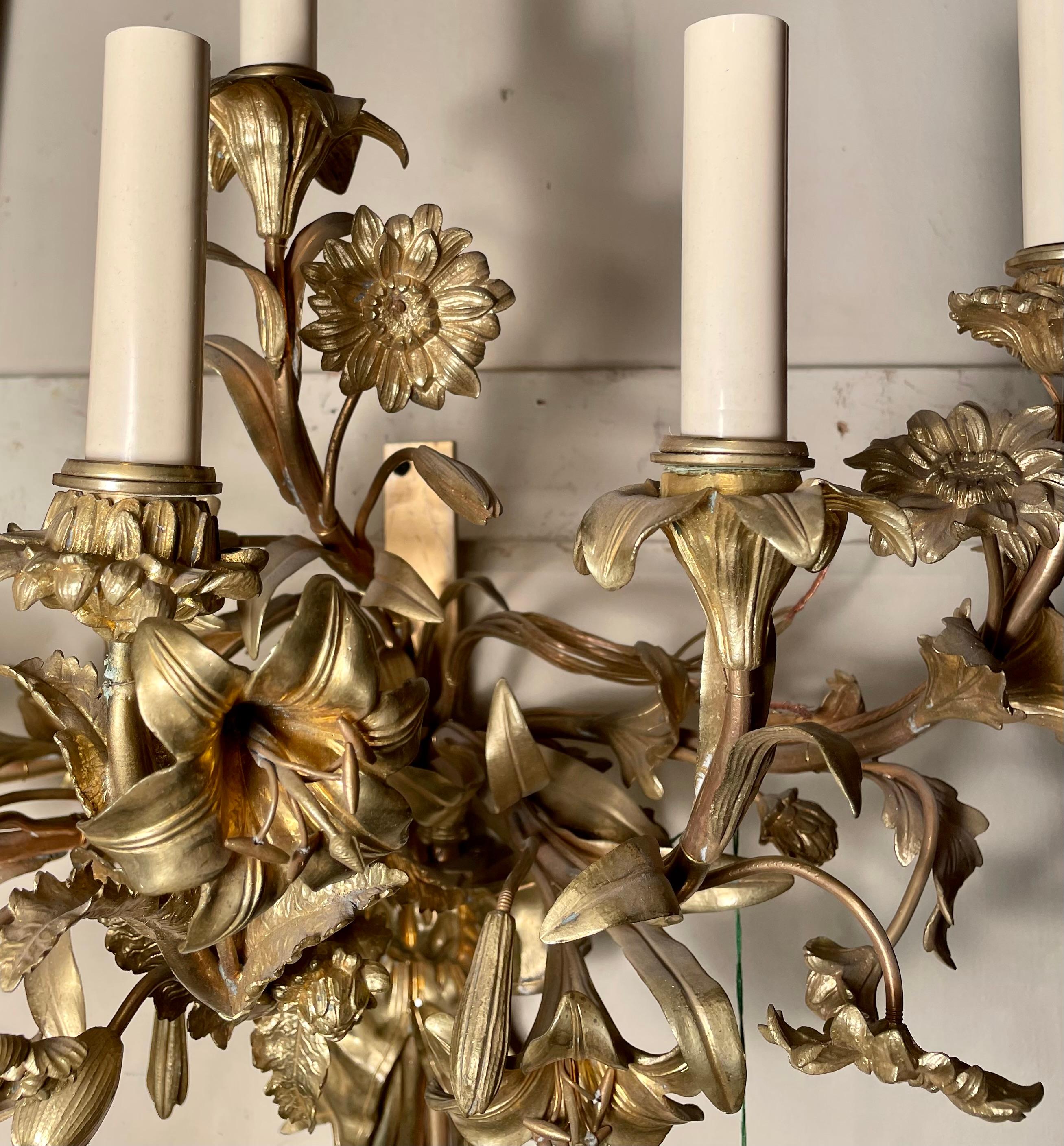 Pair of Antique French Provincial Floral Sconces circa 1870 In Good Condition For Sale In New Orleans, LA