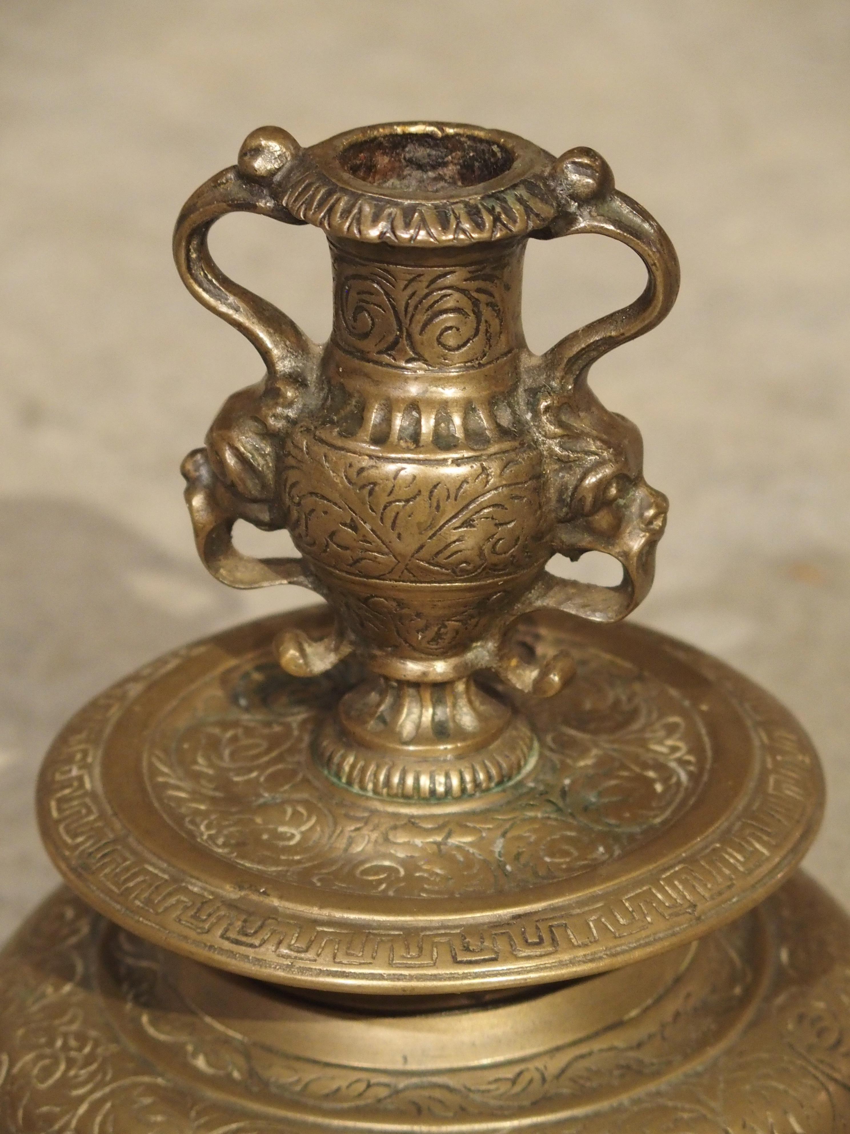 Paire de chandeliers anciens en bronze de style French Renaissance, 19e siècle en vente 3