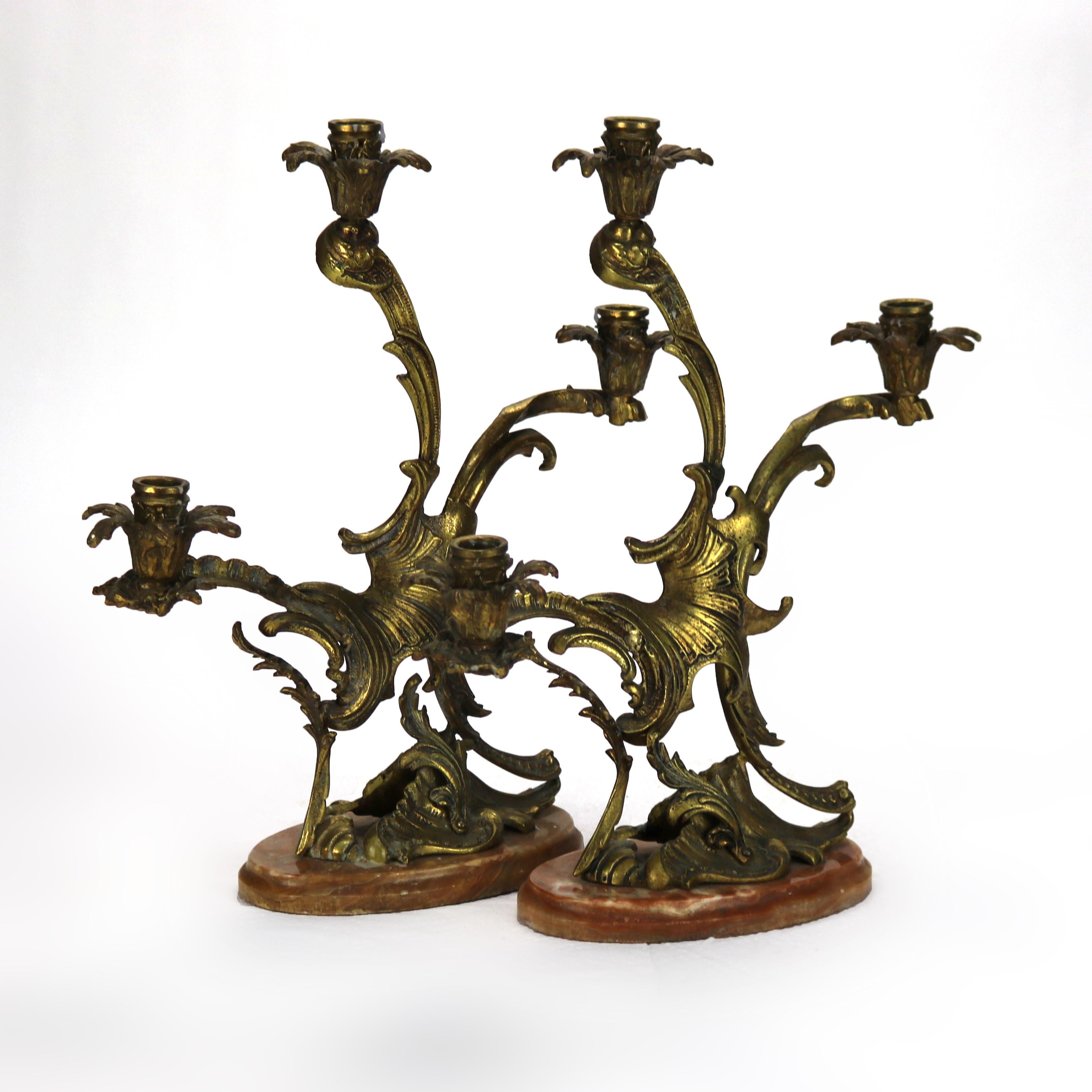 Coppia di antichi candelabri francesi in bronzo rococò con basi in marmo C1890.
15 1/4