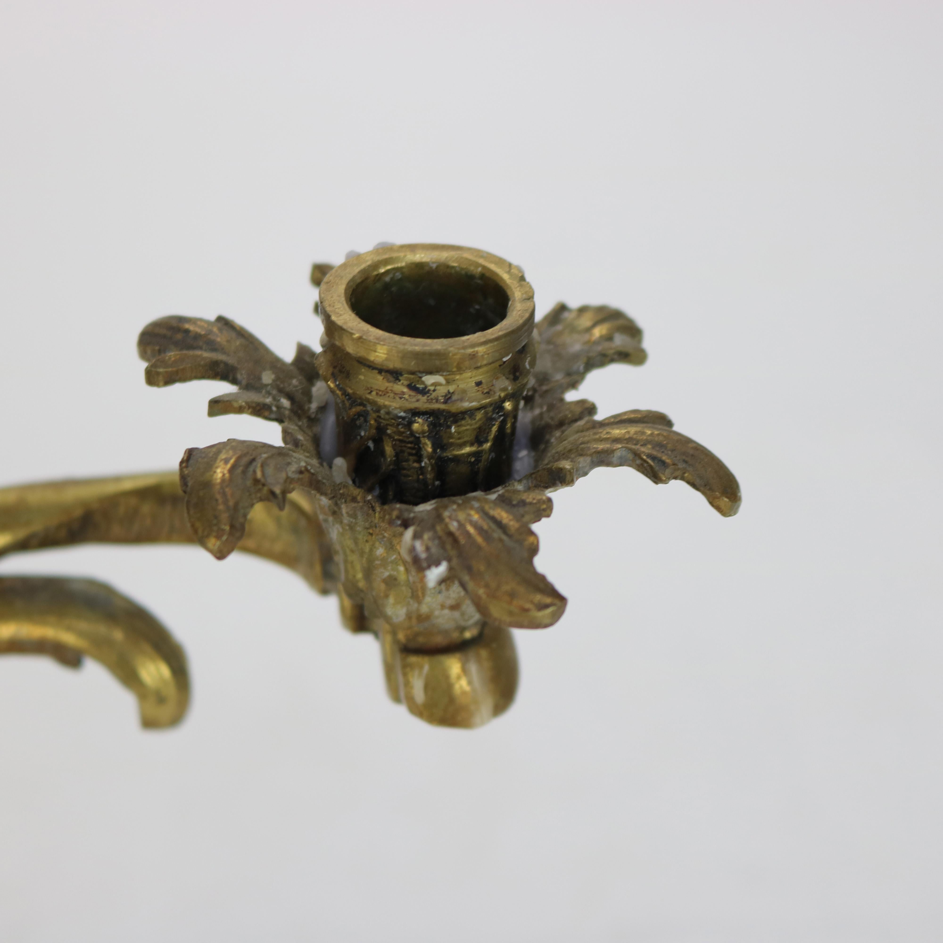 Coppia di candelabri rococò francesi in bronzo con base in marmo C1890 in vendita 2