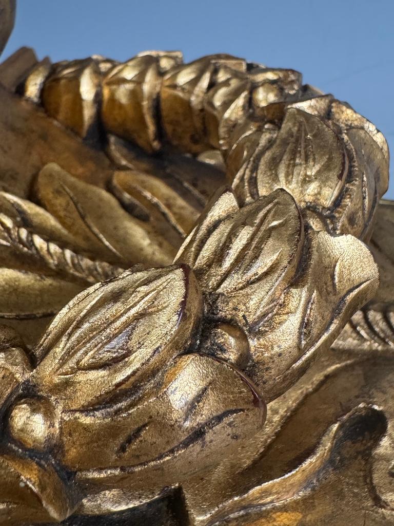 Coppia di mensole da parete in legno dorato in stile French Rococo In condizioni buone in vendita a Lincoln, GB