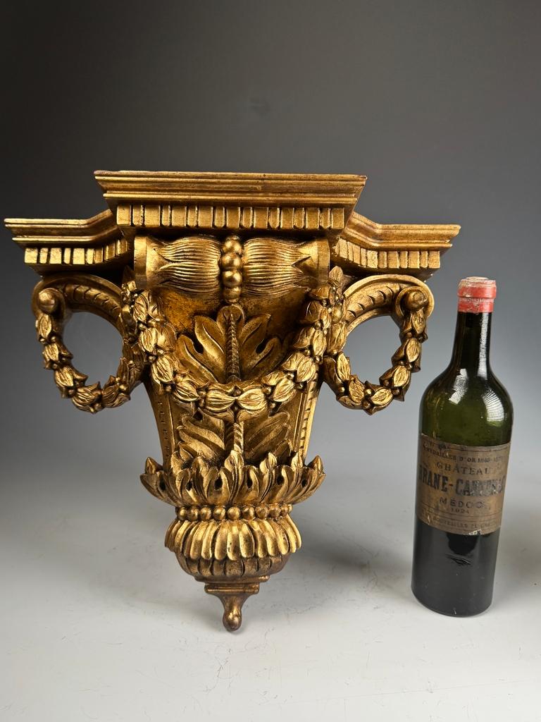 Coppia di mensole da parete in legno dorato in stile French Rococo in vendita 3