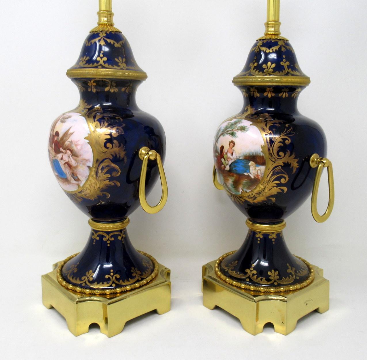 Pair of Antique French Sèvres Porcelain Ormolu Gilt Bronze Table Urn Lamps  In Good Condition In Dublin, Ireland