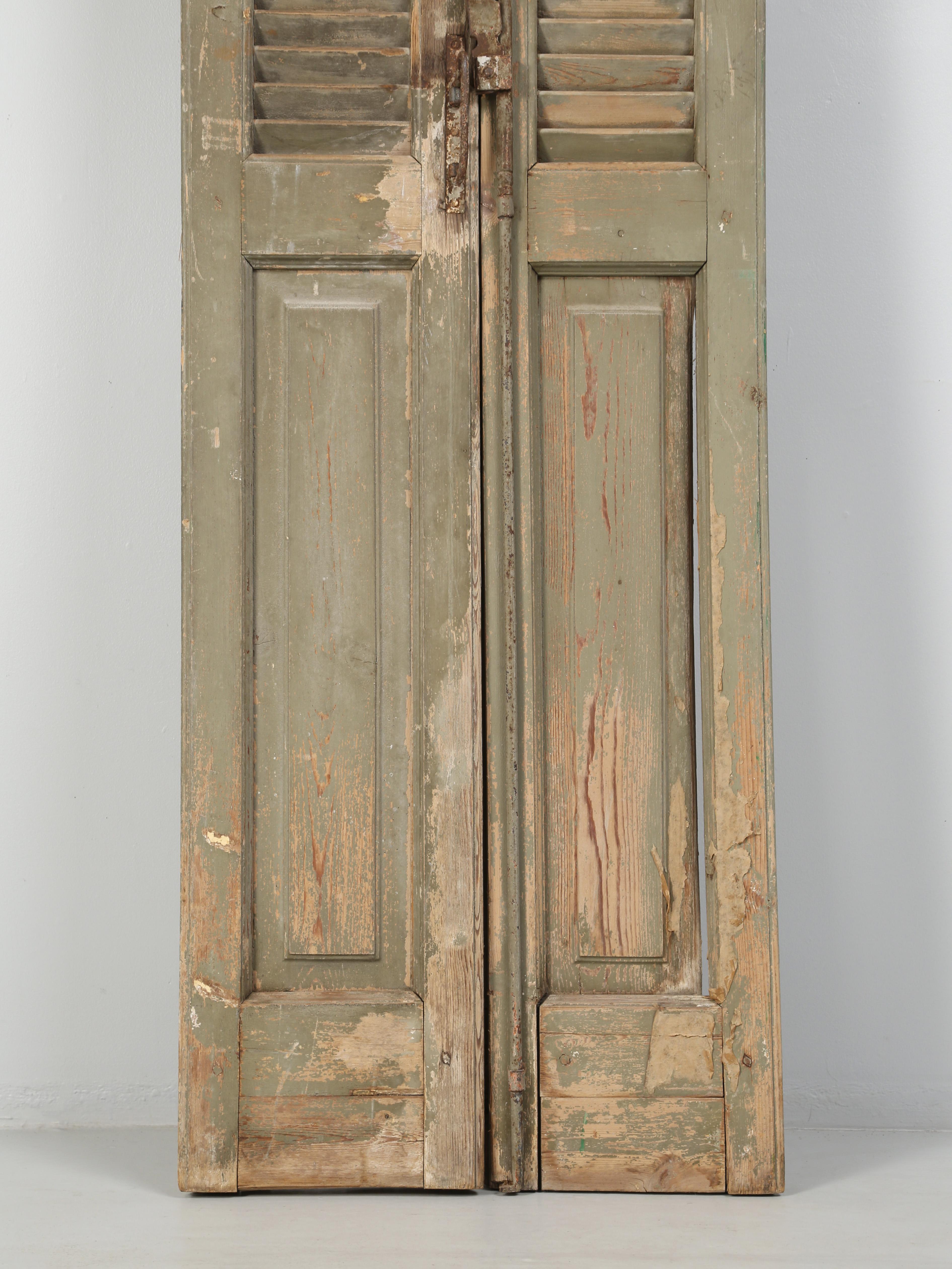 Pair of Antique French Shutter in Old Crumbly Paint From a Chateau in Brittany For Sale 1