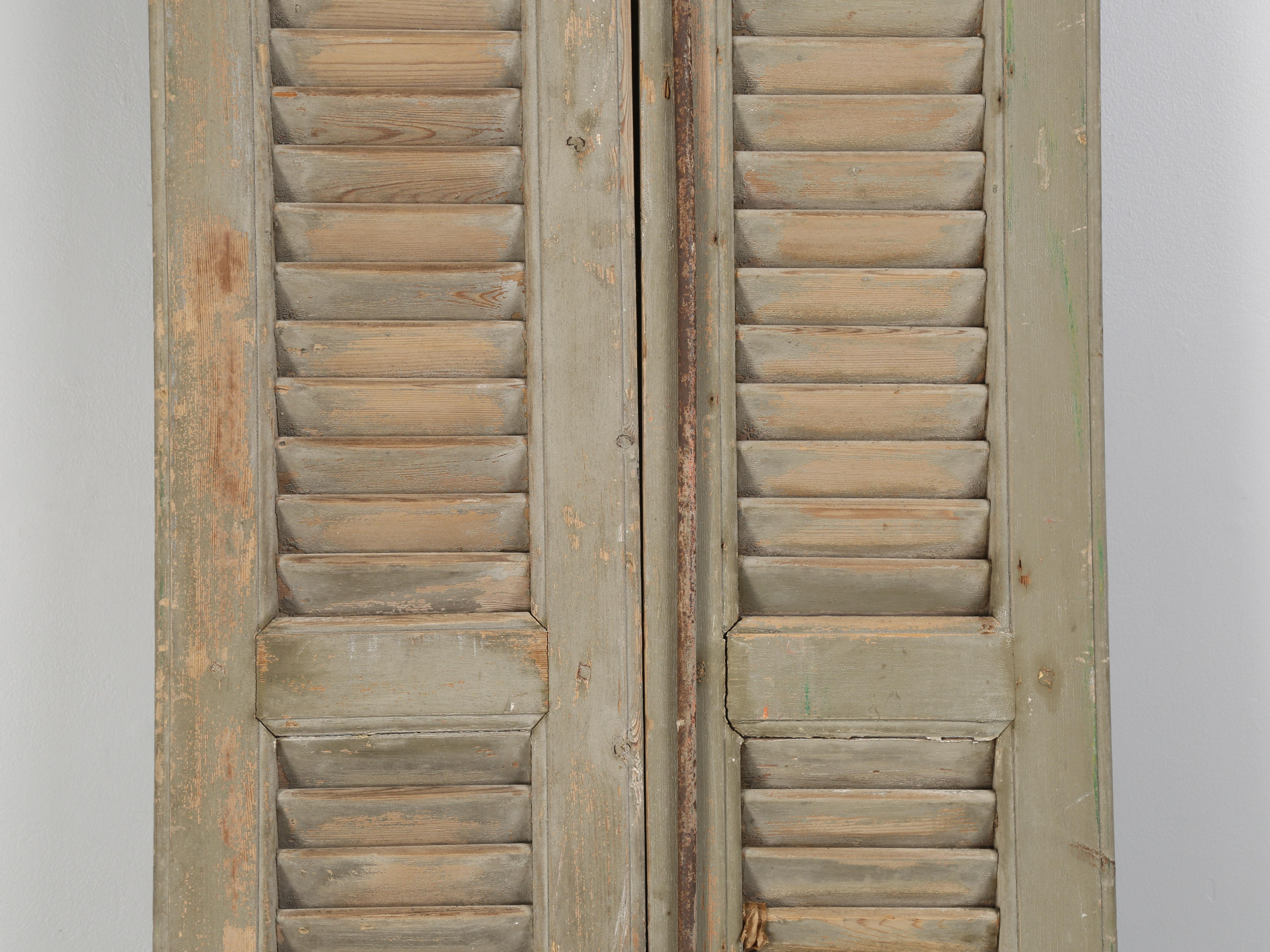 Hand-Crafted Pair of Antique French Shutter in Old Crumbly Paint From a Chateau in Brittany For Sale